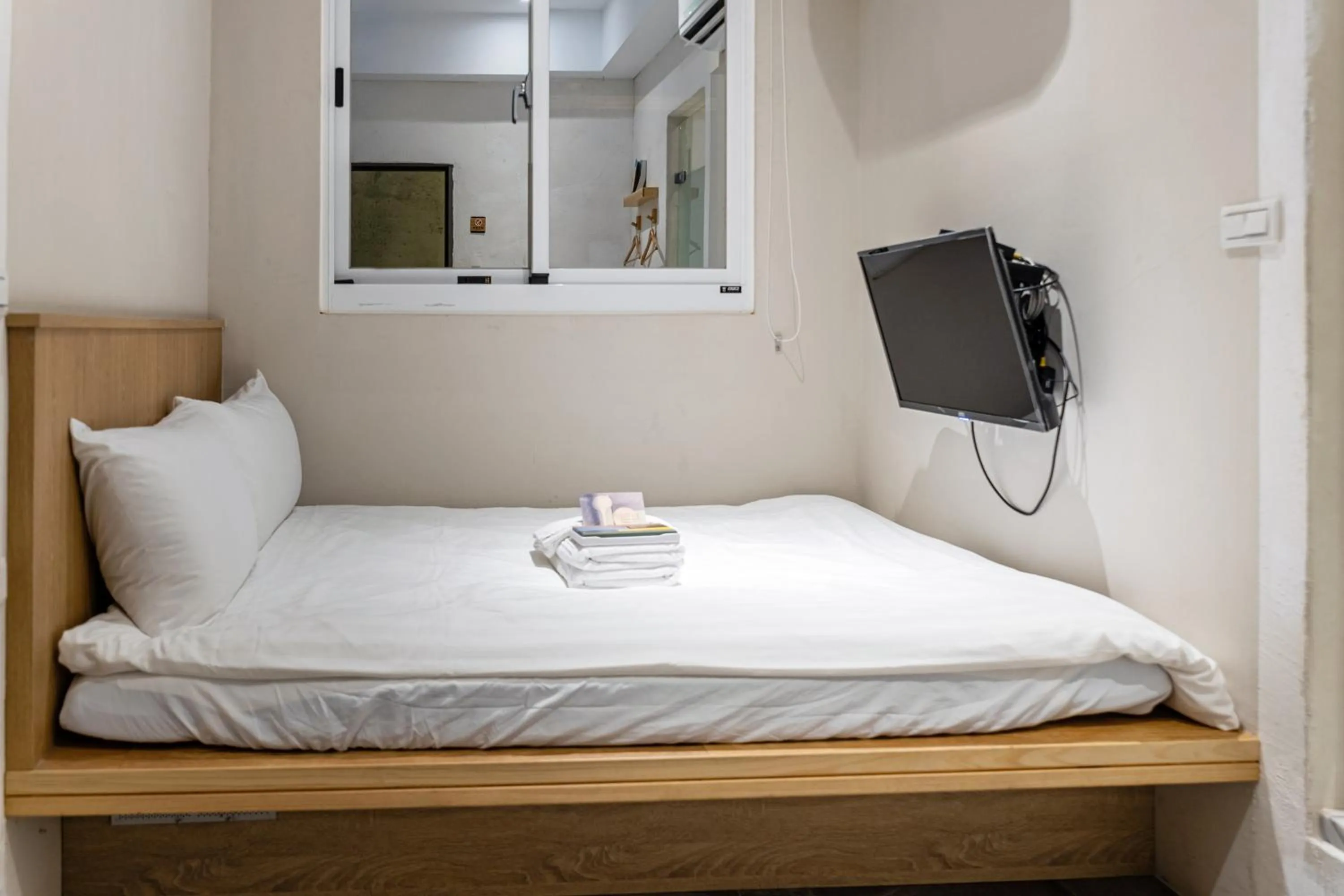 Bedroom, Bed in Tiin Tinn Inn - Tiehua Xiutai