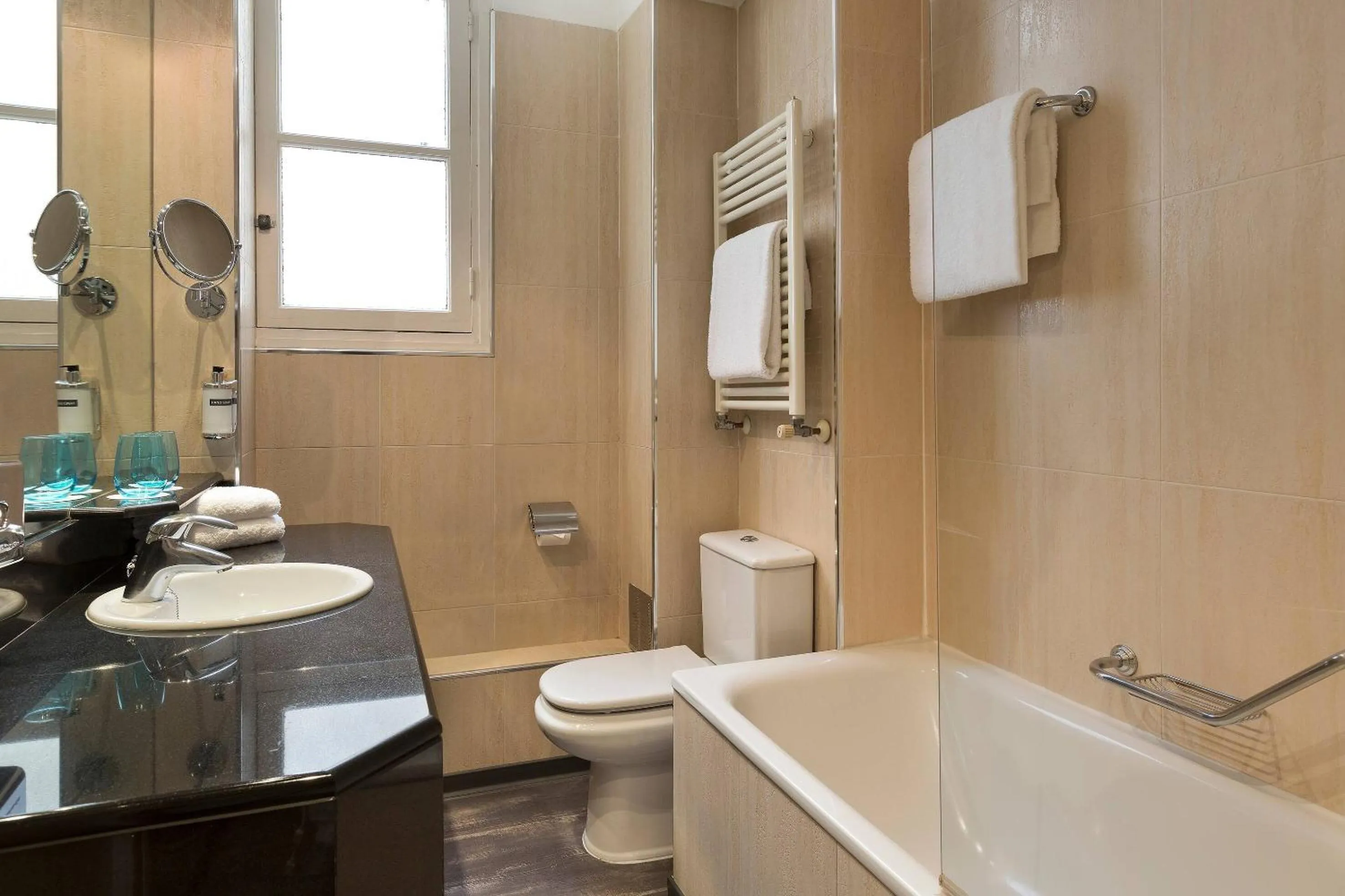 Bathroom in Hotel Paris Opera Affiliated by Meliá