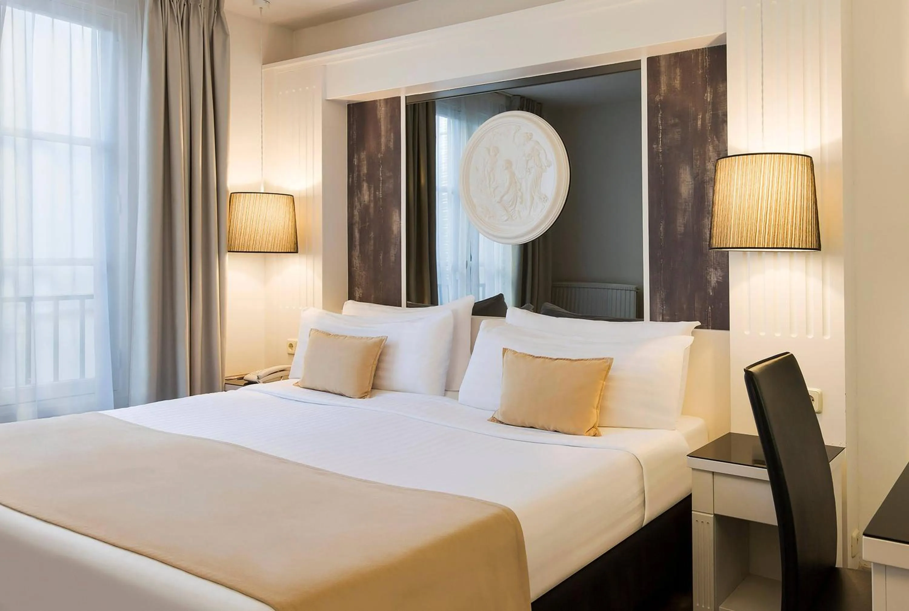 Bed in Hotel Paris Opera Affiliated by Meliá