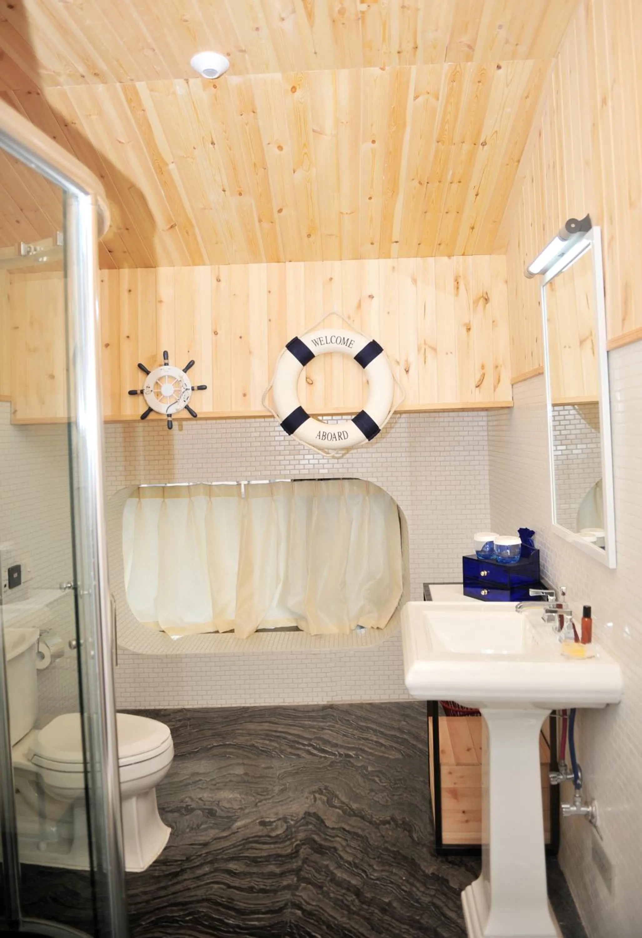 Beijing Yun-zen Jinling Lotus Hotel