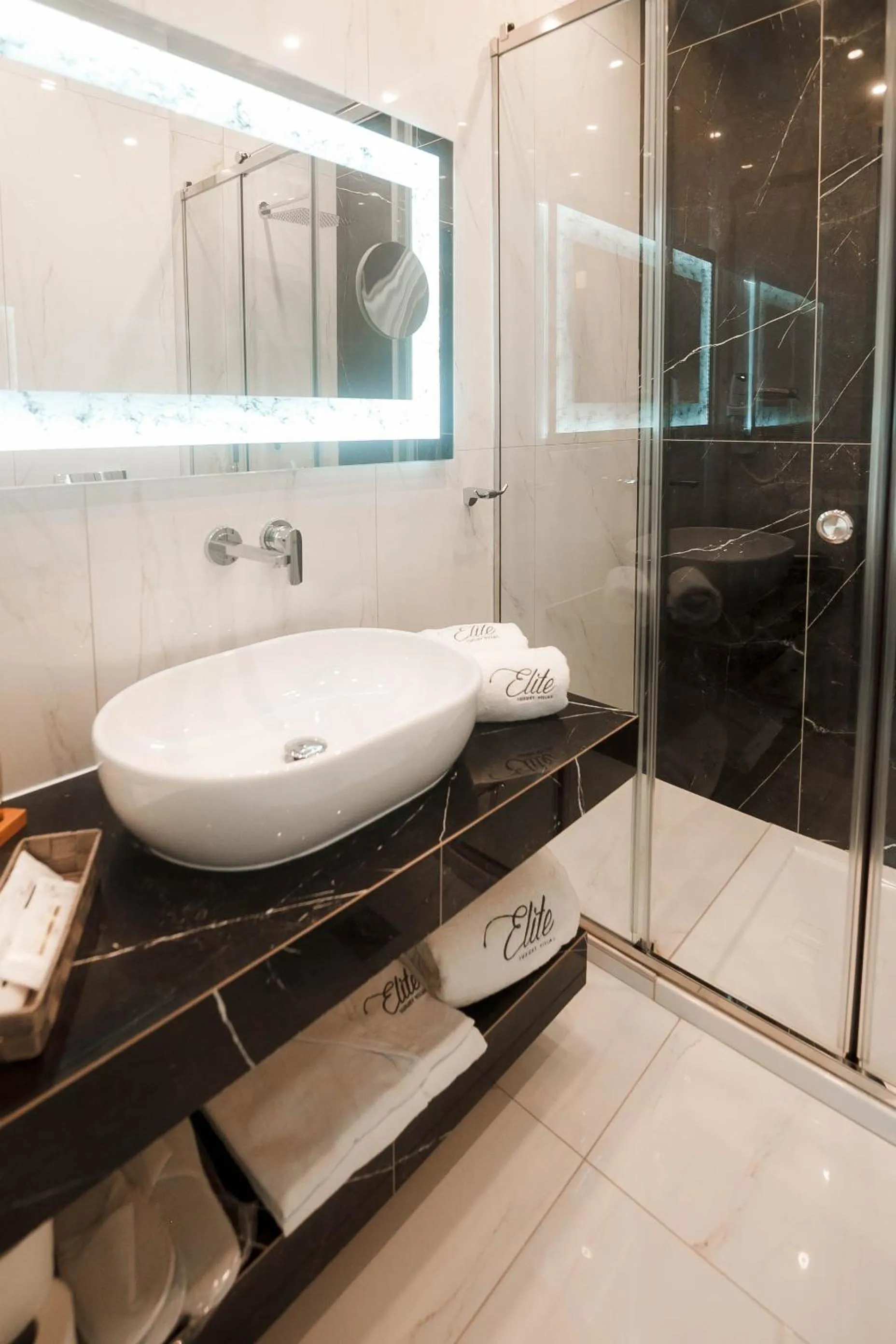 Shower in Elite Luxury Villas