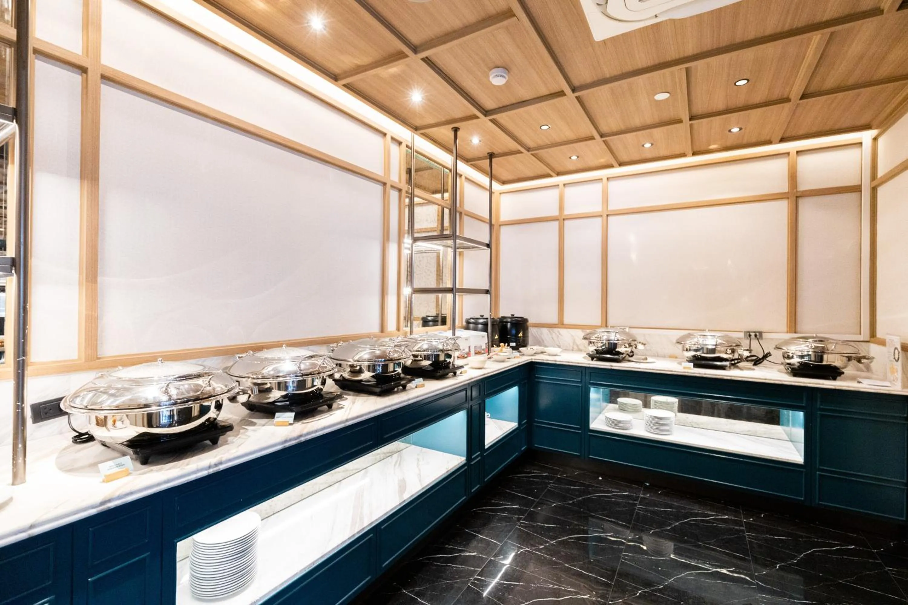 Restaurant/places to eat in Staybridge Suites Bangkok Thonglor by IHG