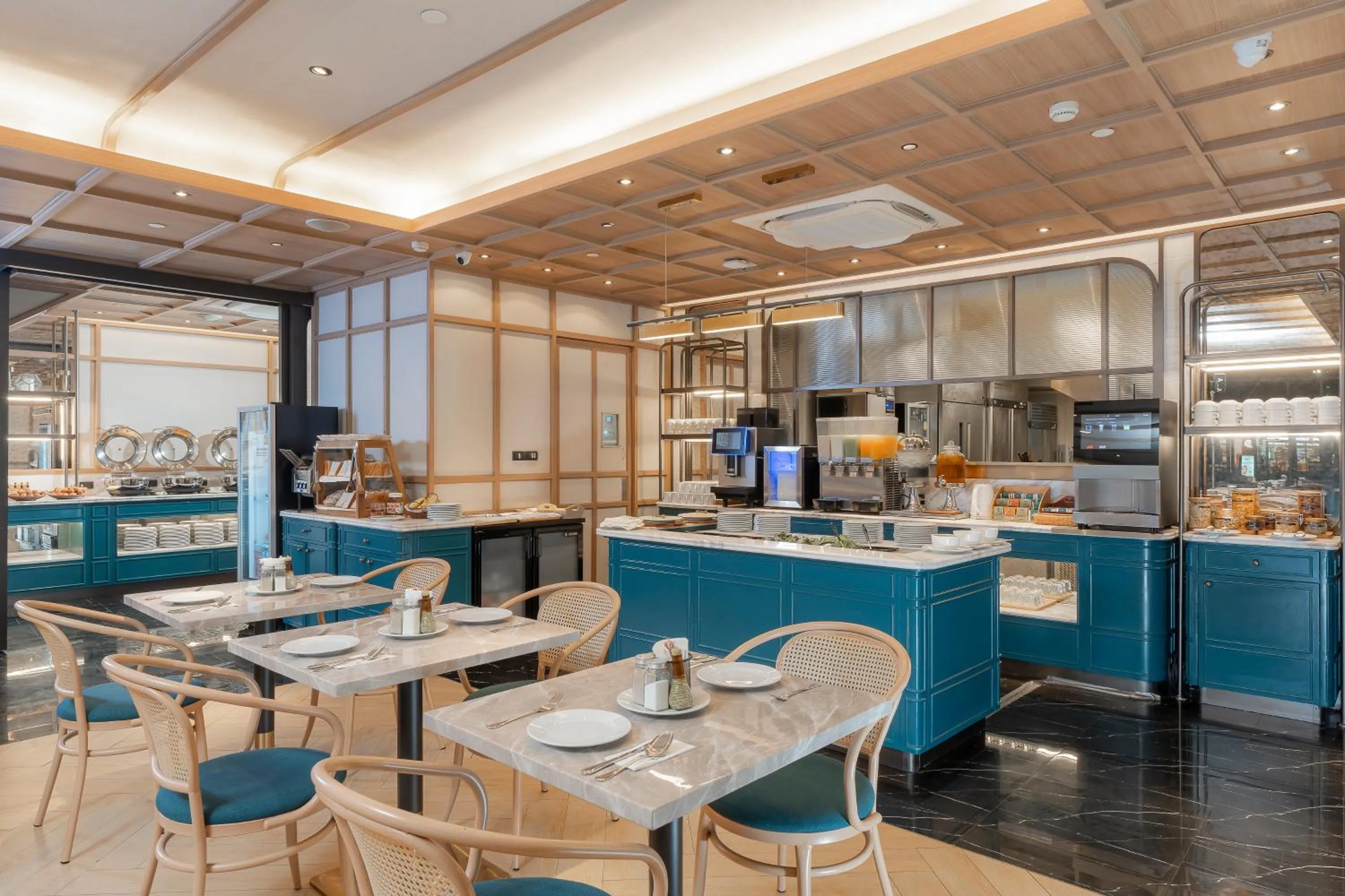 Restaurant/places to eat in Staybridge Suites Bangkok Thonglor by IHG