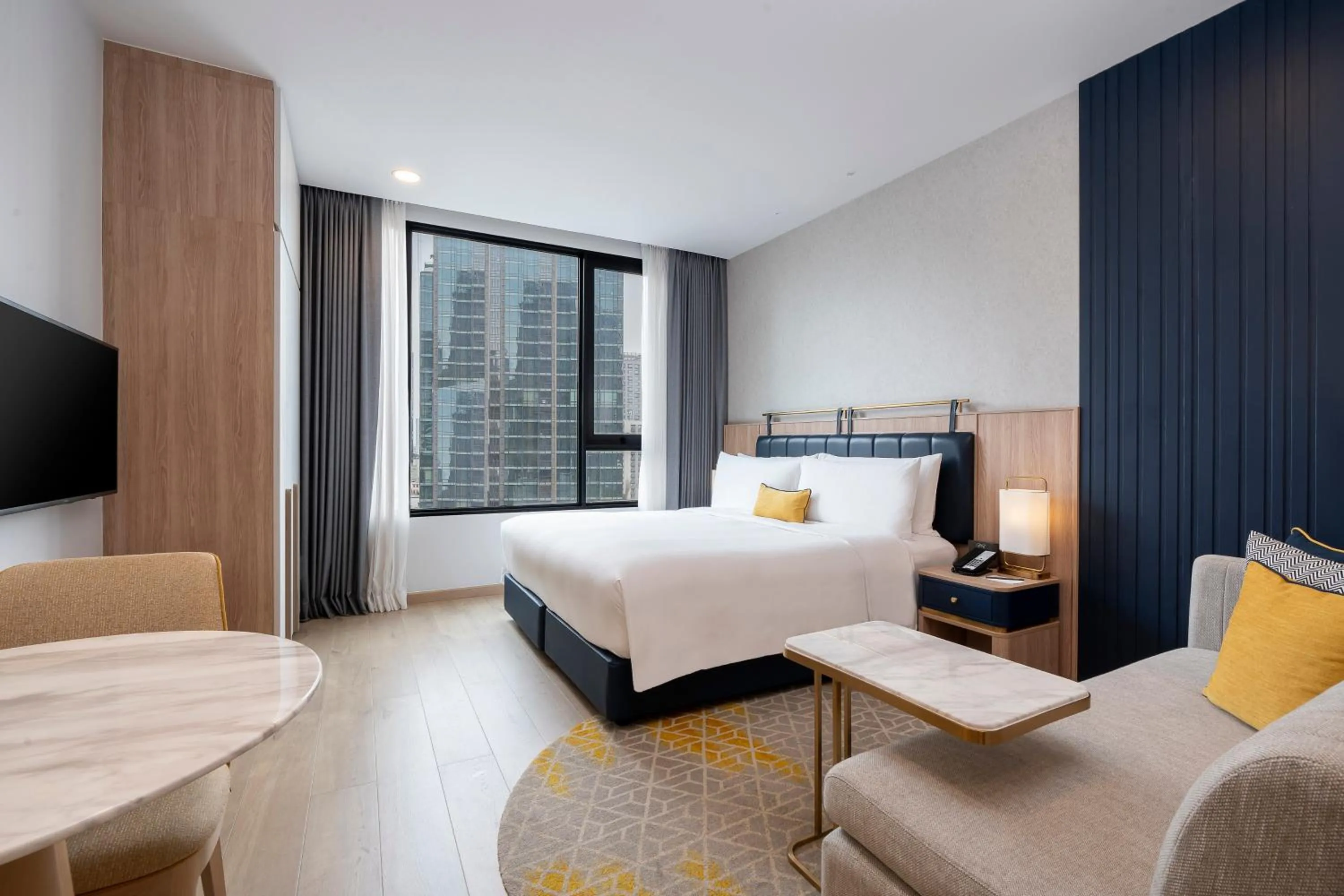 Bed in Staybridge Suites Bangkok Thonglor by IHG