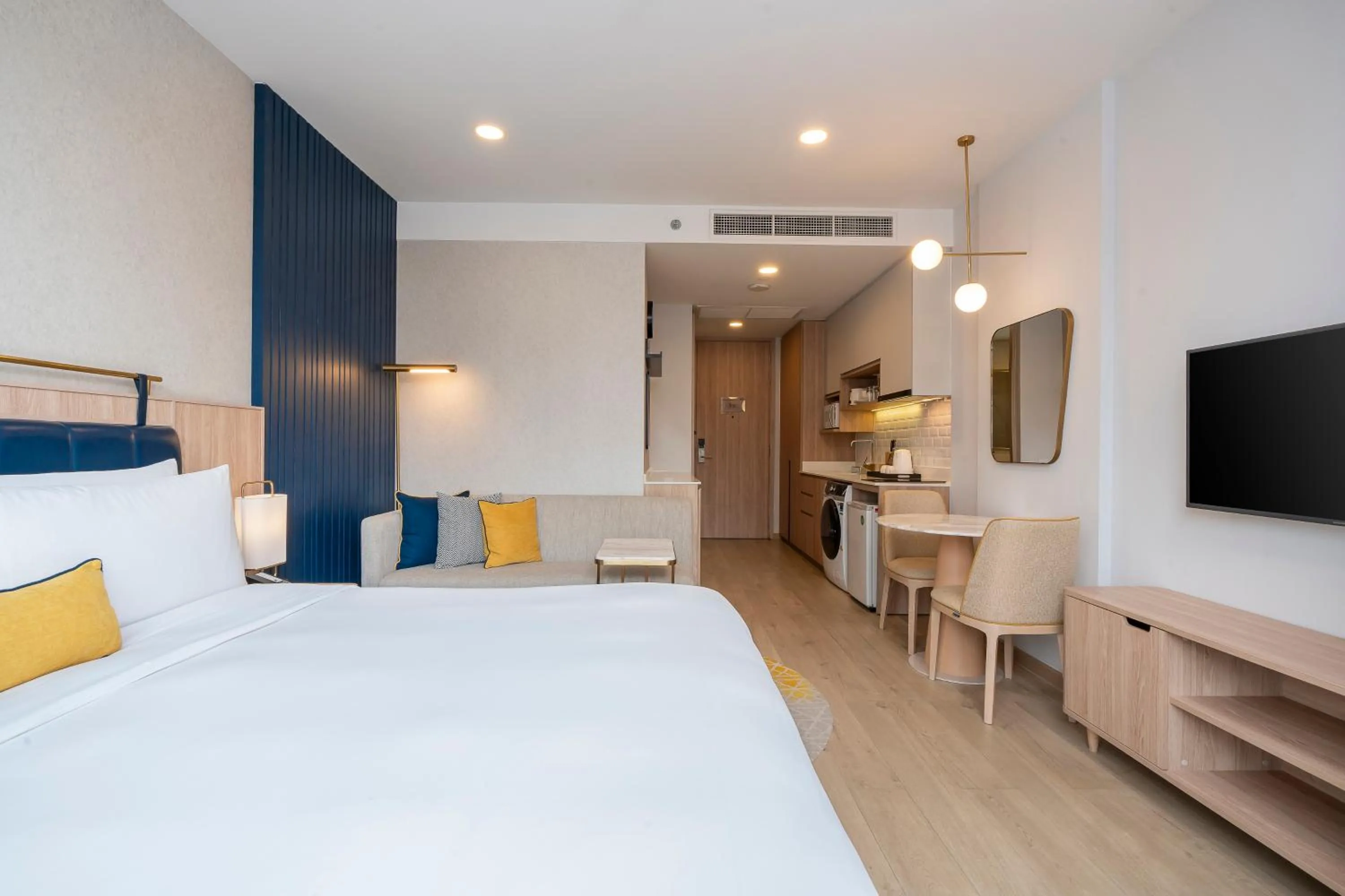 Bed in Staybridge Suites Bangkok Thonglor by IHG