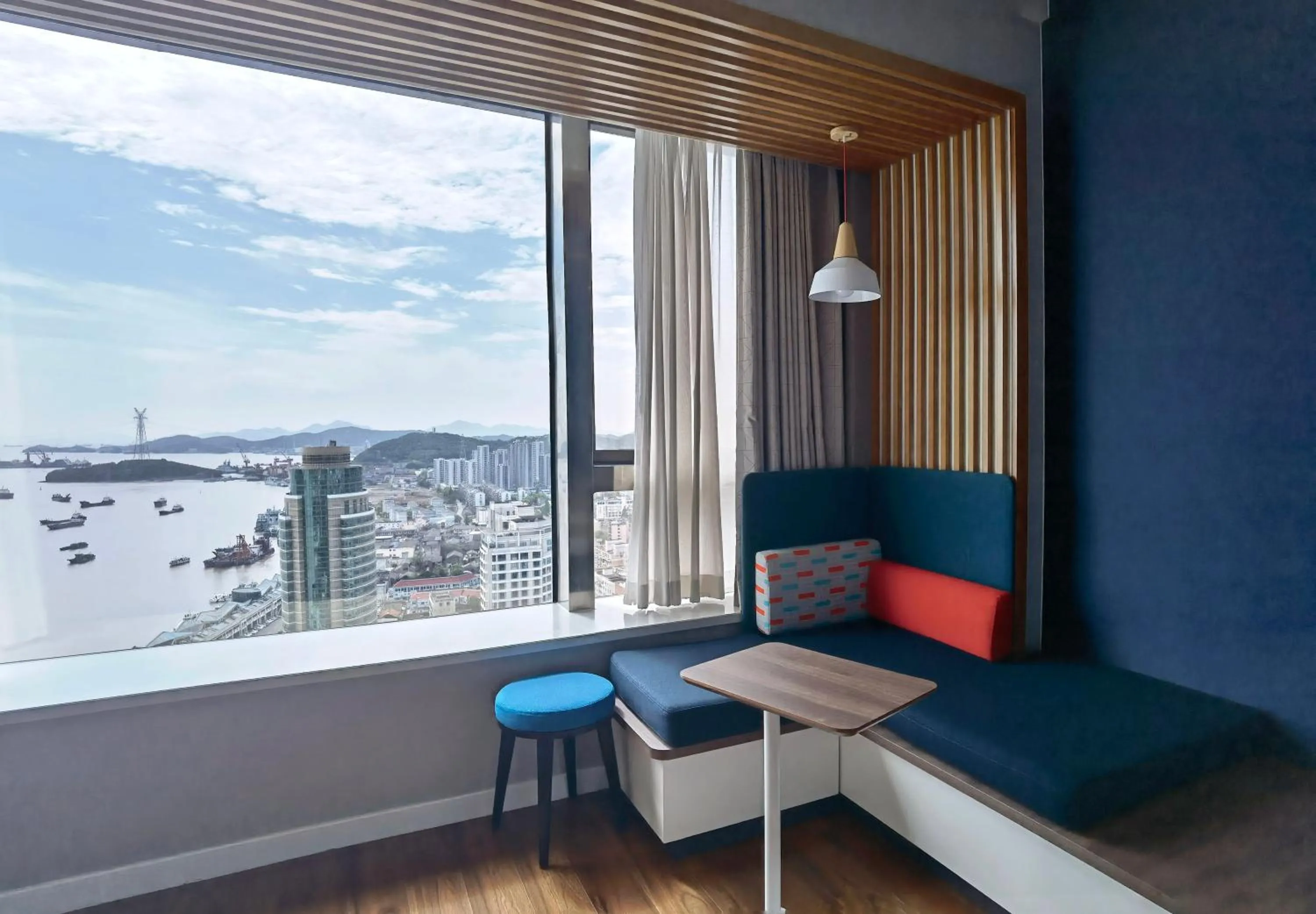 Photo of the whole room in Holiday Inn Express Zhoushan Dinghai by IHG