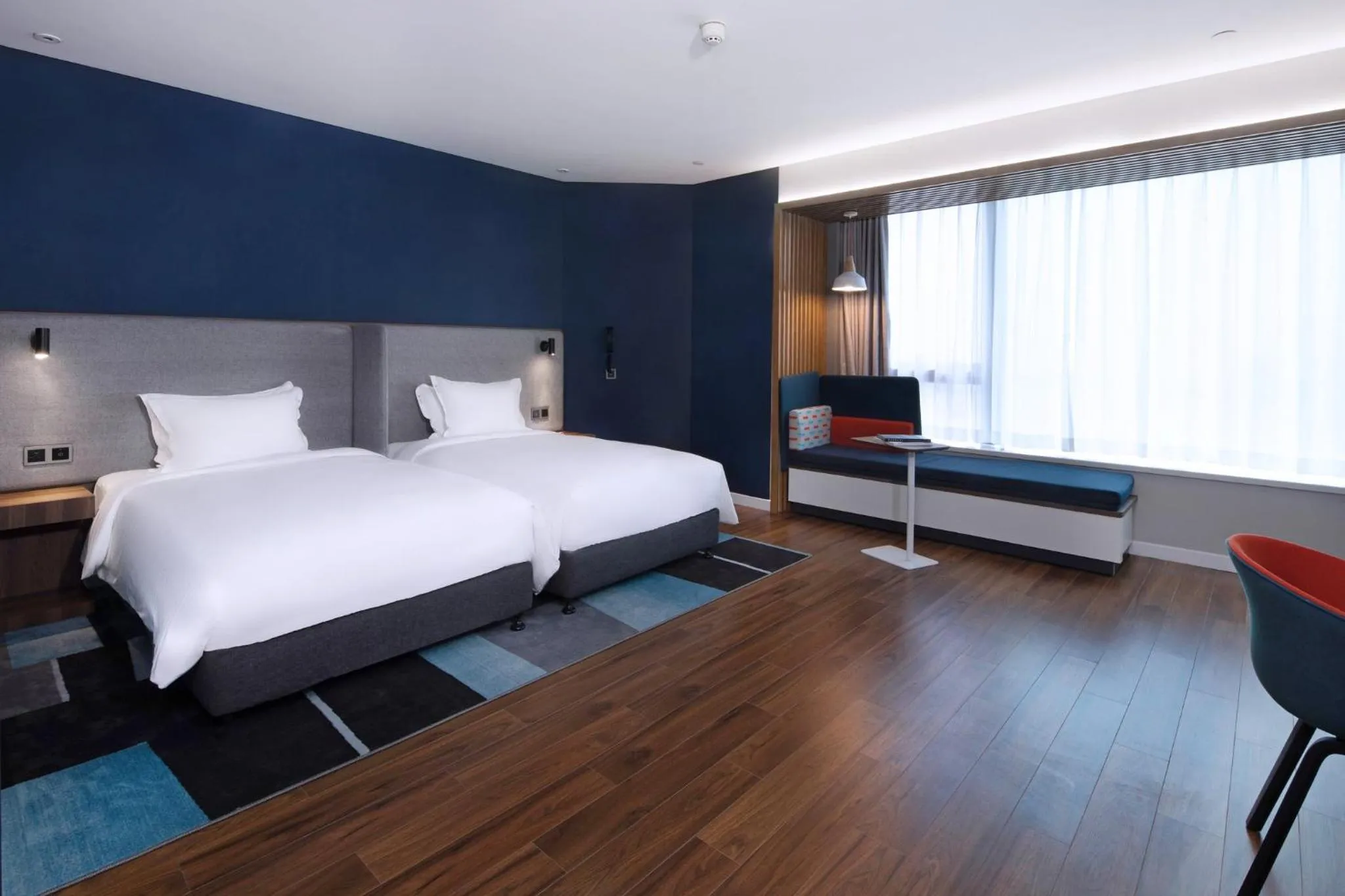 Photo of the whole room, Bed in Holiday Inn Express Zhoushan Dinghai by IHG