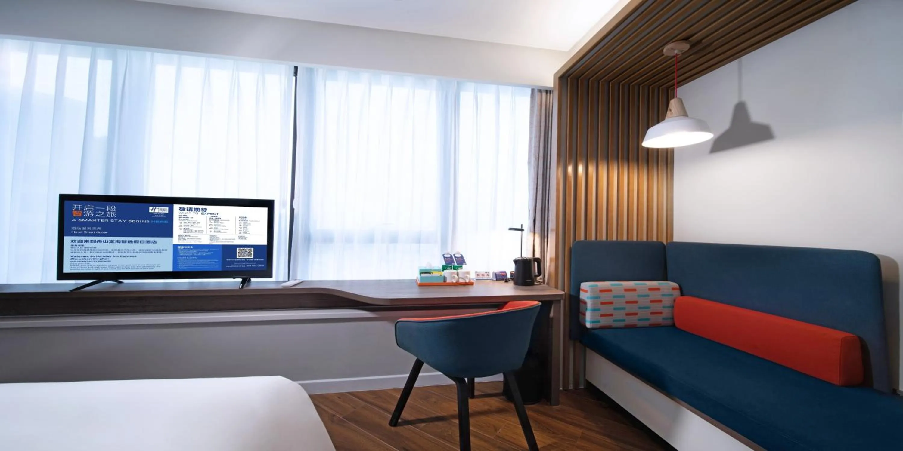 Photo of the whole room, Bed in Holiday Inn Express Zhoushan Dinghai by IHG