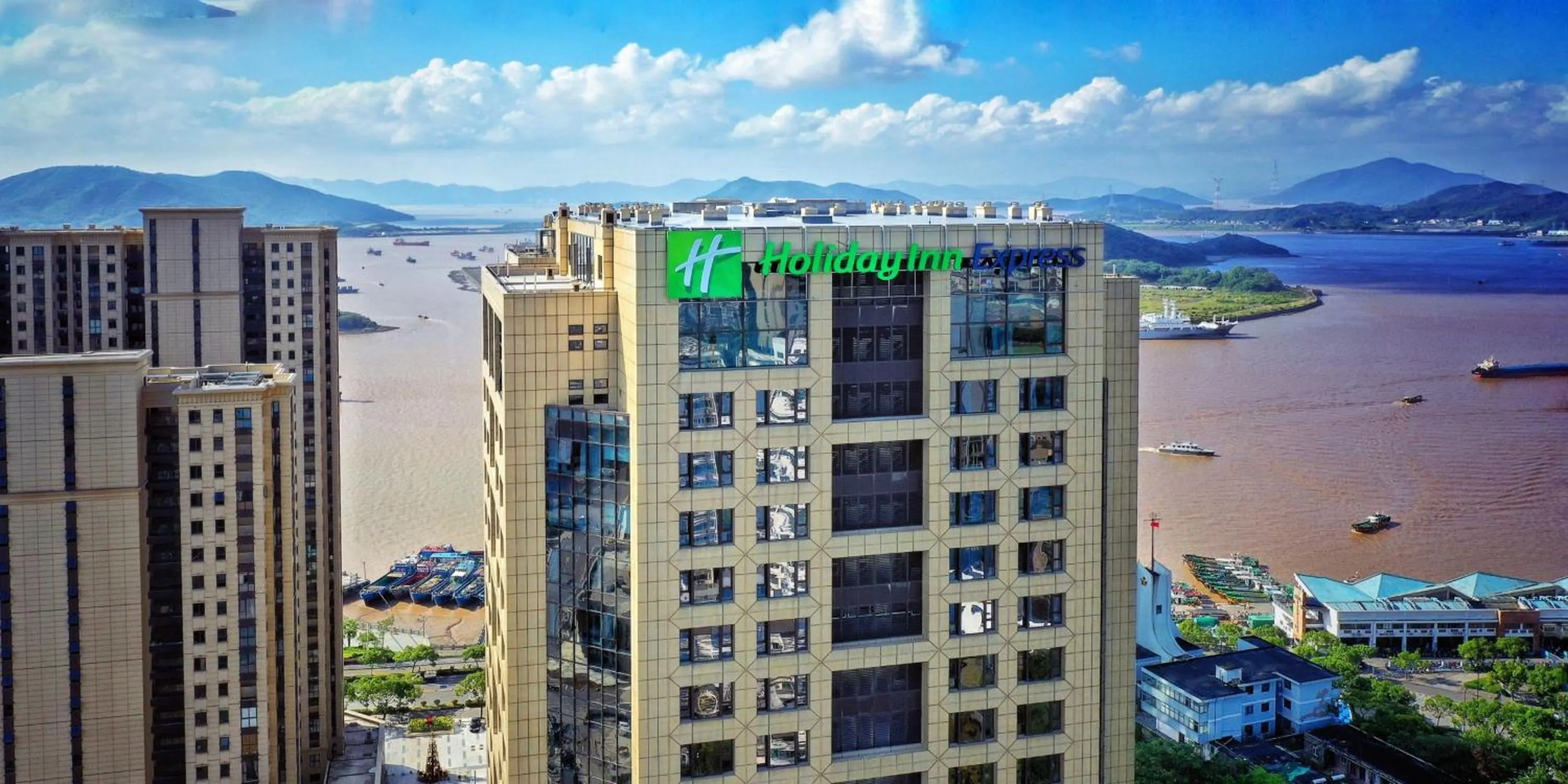Property building in Holiday Inn Express Zhoushan Dinghai by IHG