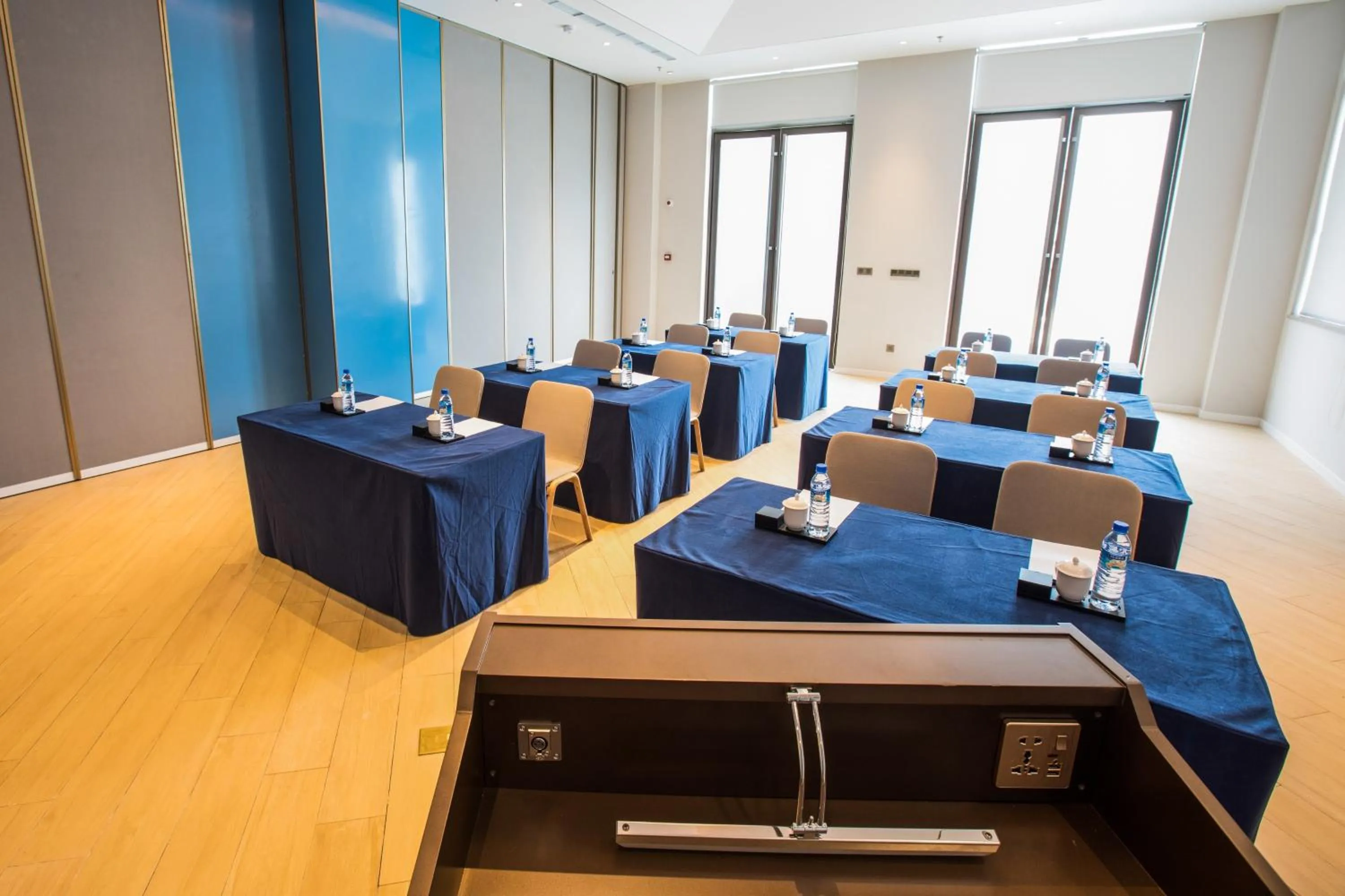 Meeting/conference room in Holiday Inn Express Guizhou Qinglong by IHG