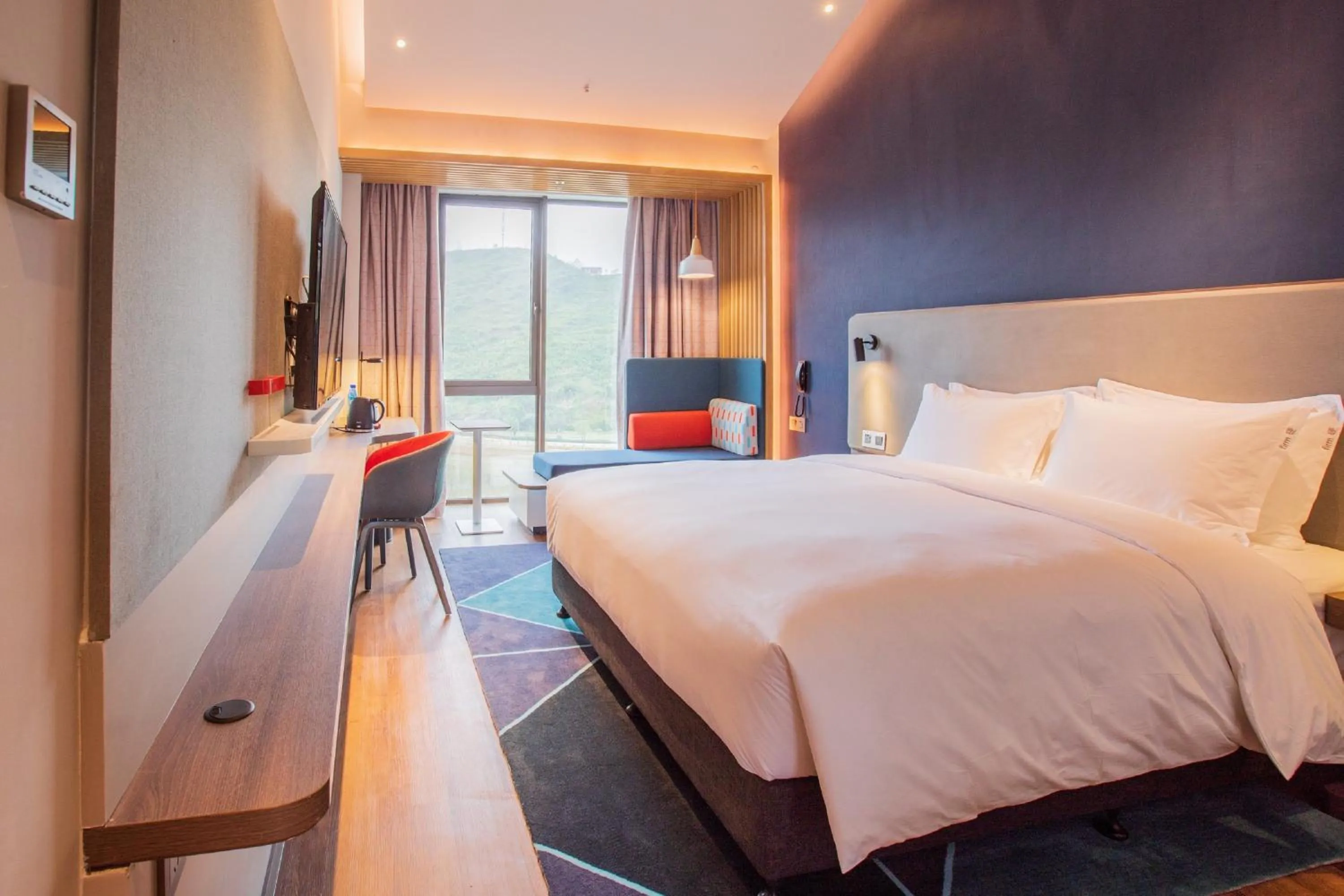 Photo of the whole room, Bed in Holiday Inn Express Guizhou Qinglong by IHG