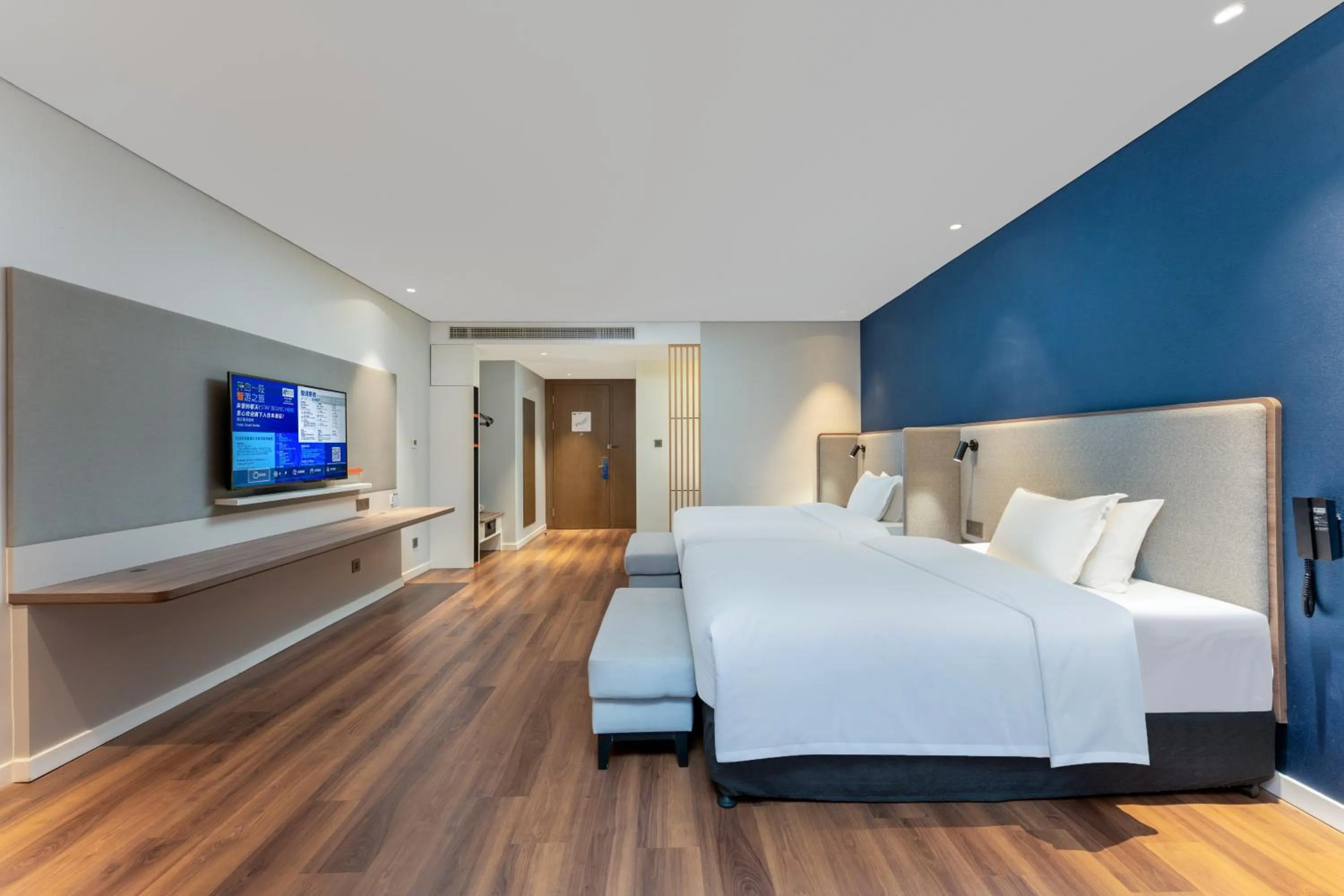 Bed in Holiday Inn Express Yichang Riverside by IHG