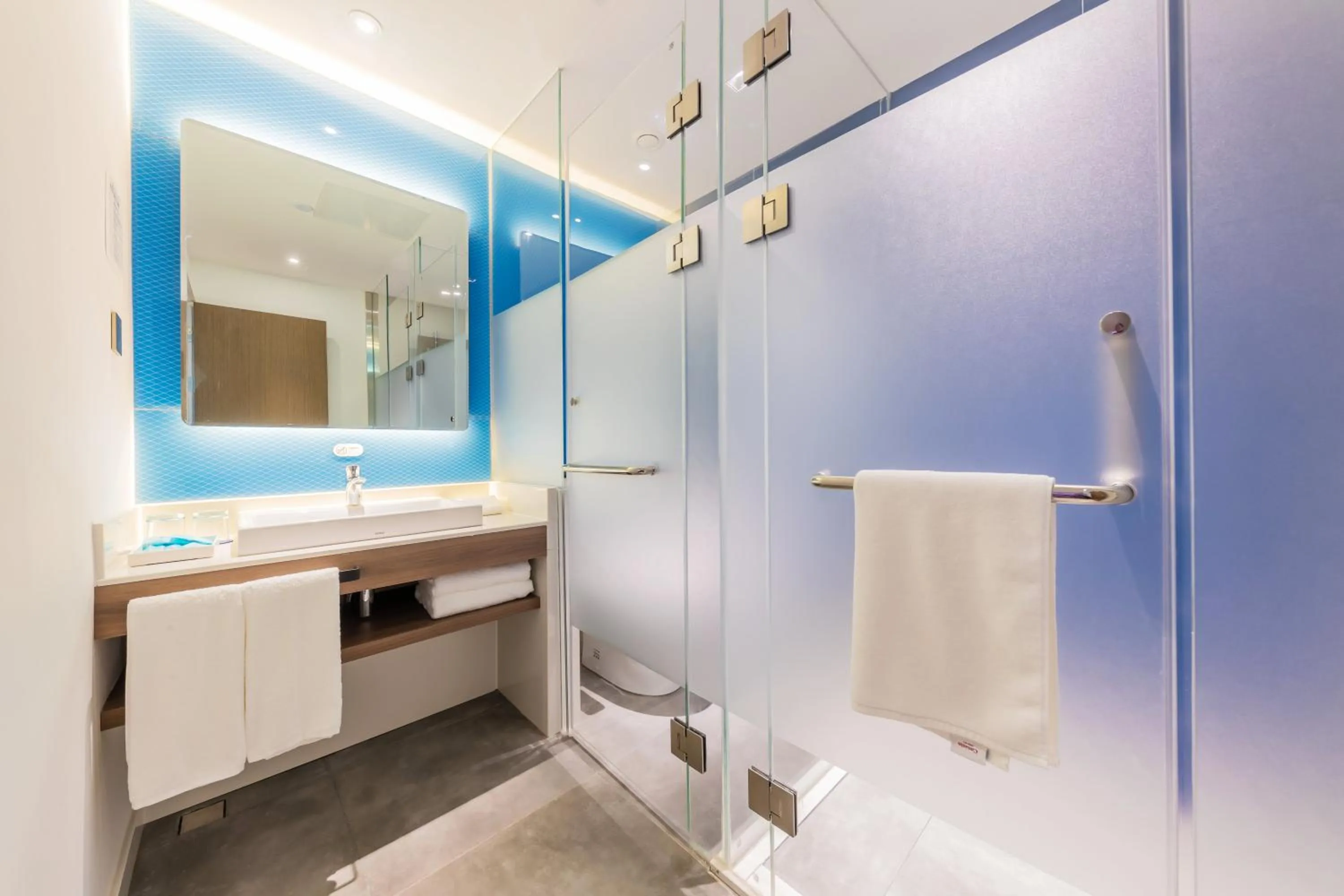 Bathroom in Holiday Inn Express Yichang Riverside by IHG