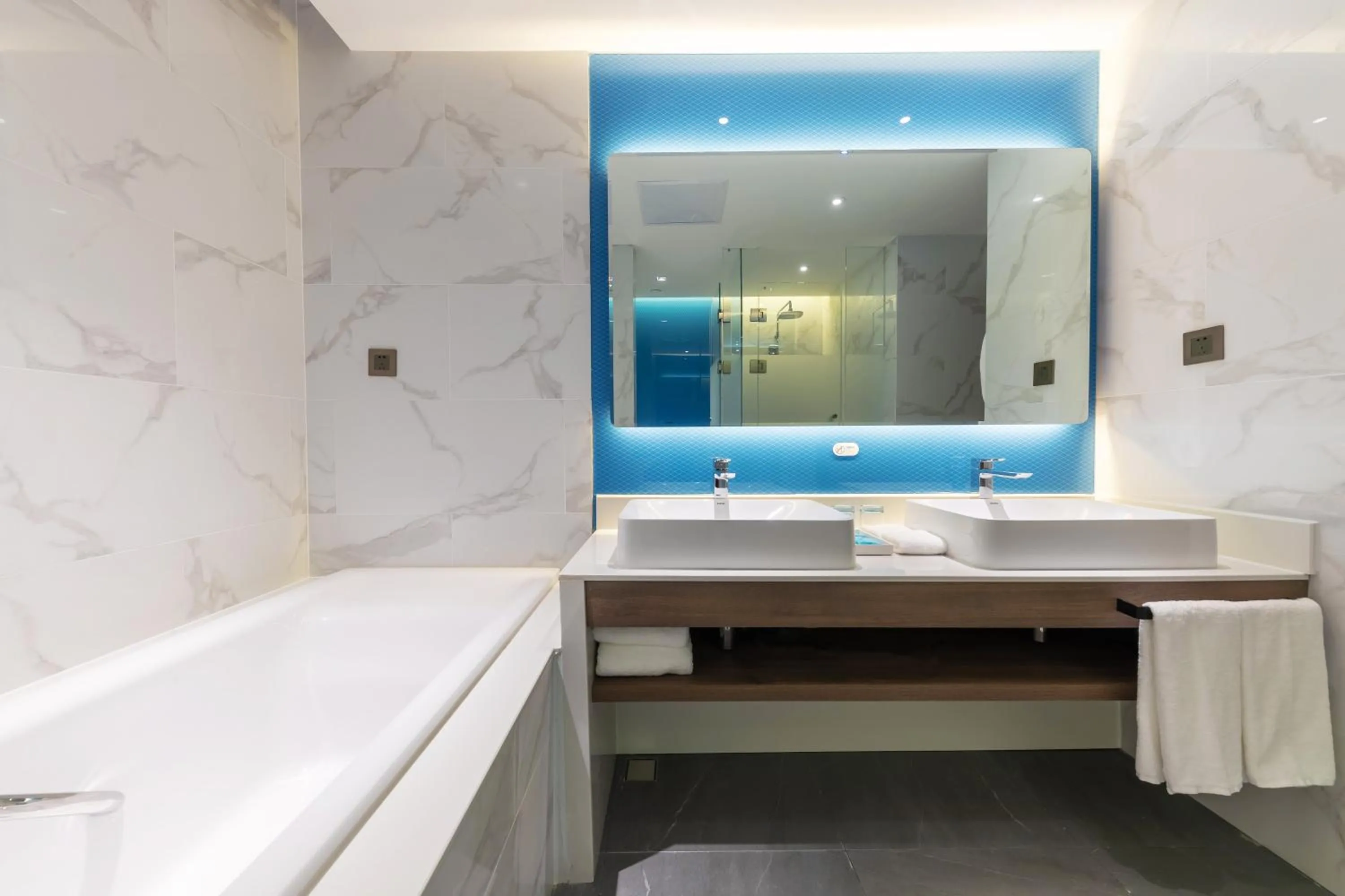 Bathroom in Holiday Inn Express Yichang Riverside by IHG