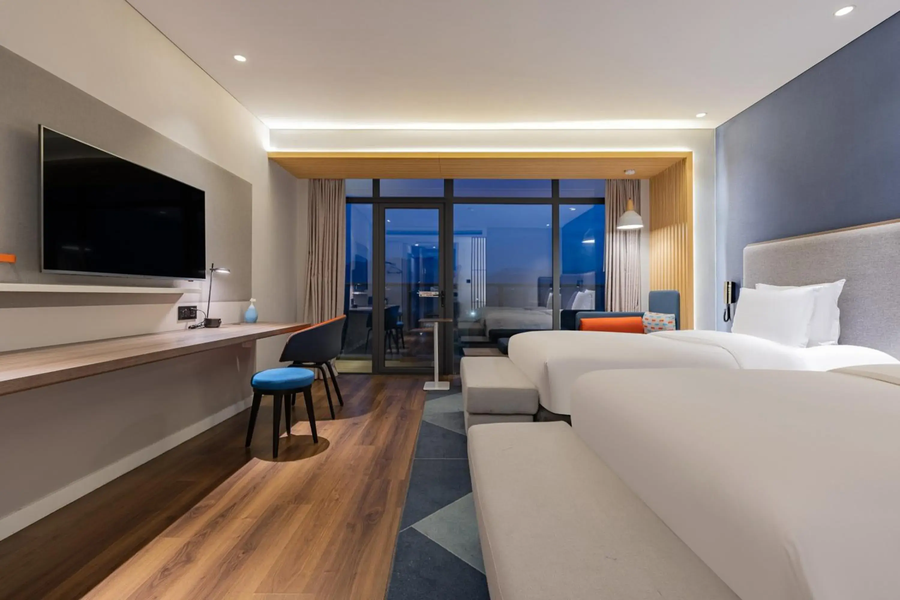Standard Twin Room with River View in Holiday Inn Express Yichang Riverside by IHG Standard Twin Room with River View in Holiday Inn Express Yichang Riverside by IHG