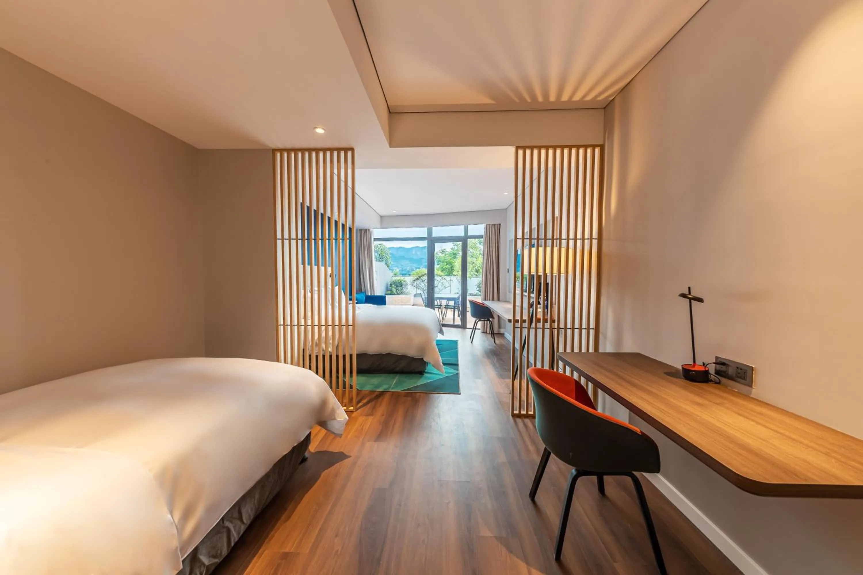 Photo of the whole room, Bed in Holiday Inn Express Yichang Riverside by IHG