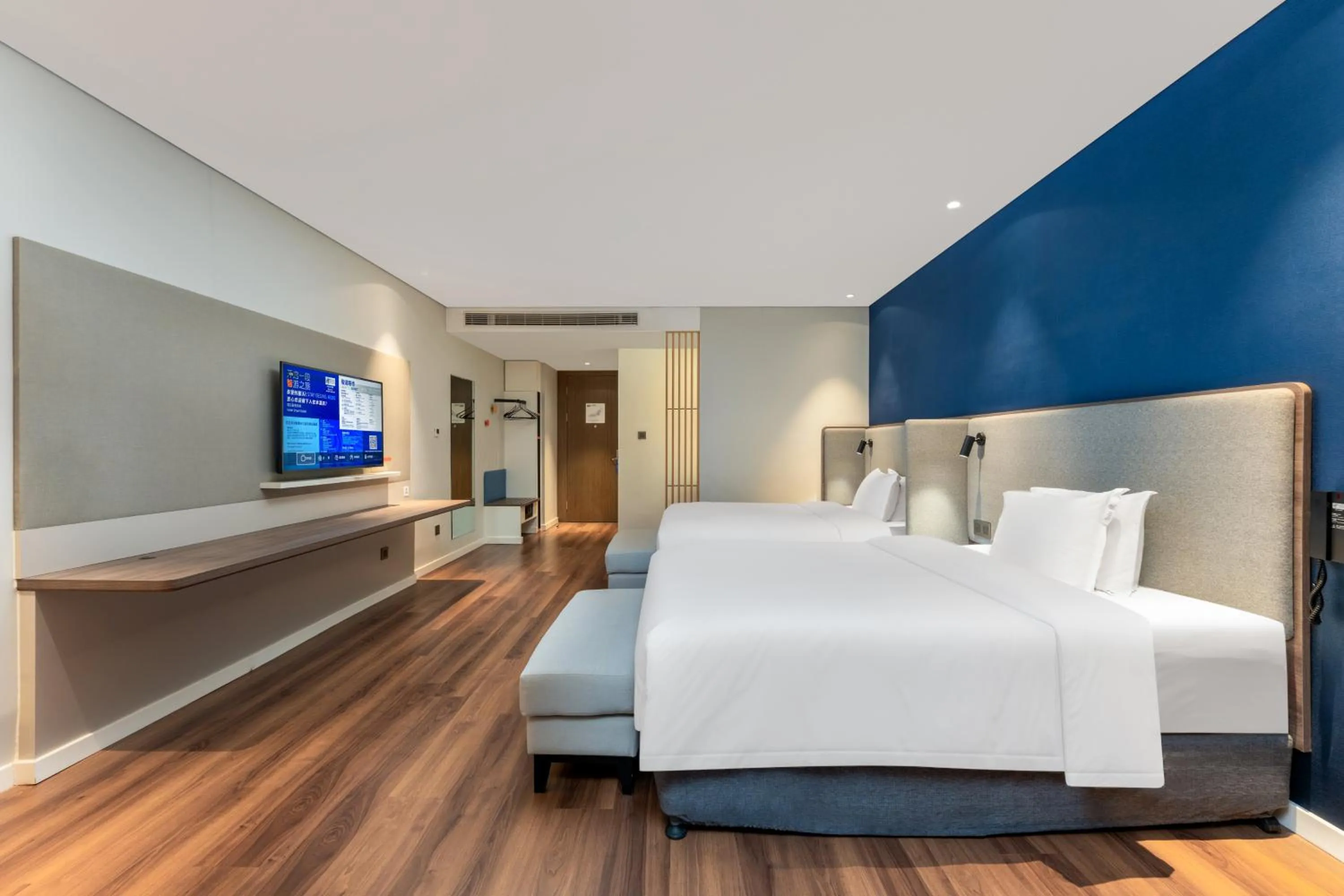 Bed in Holiday Inn Express Yichang Riverside by IHG