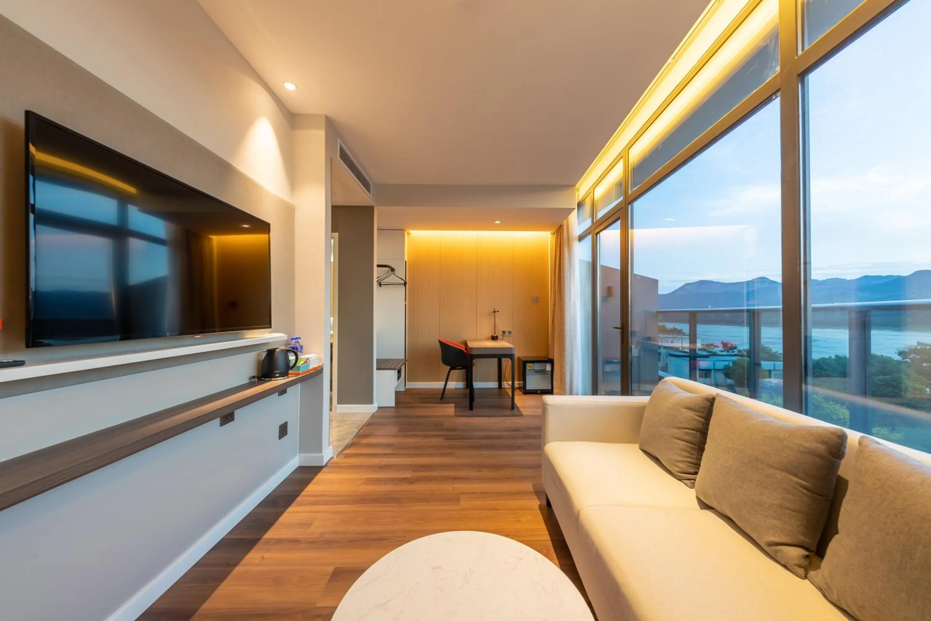 Photo of the whole room in Holiday Inn Express Yichang Riverside by IHG