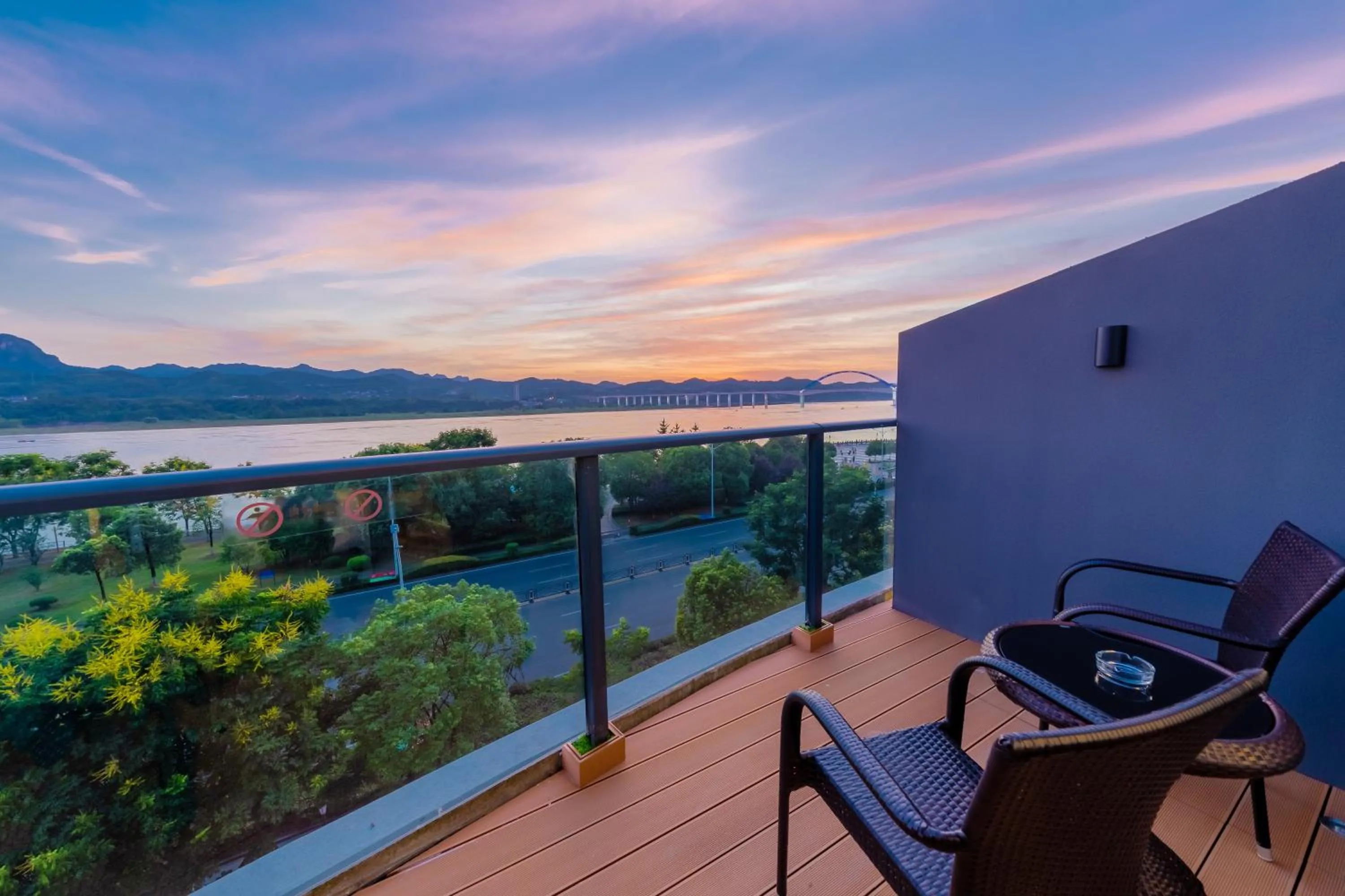 Photo of the whole room in Holiday Inn Express Yichang Riverside by IHG