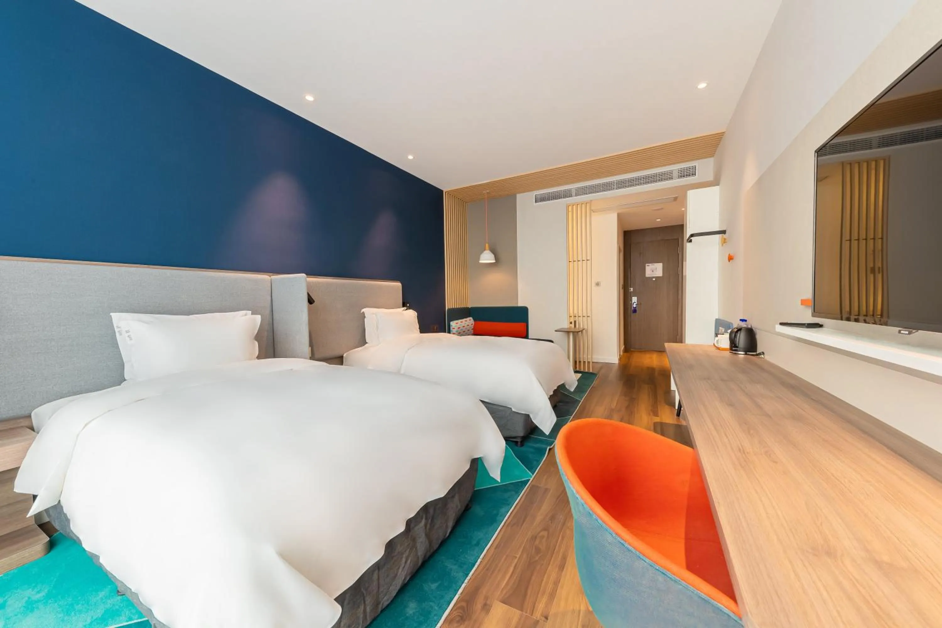 Photo of the whole room, Bed in Holiday Inn Express Yichang Riverside by IHG