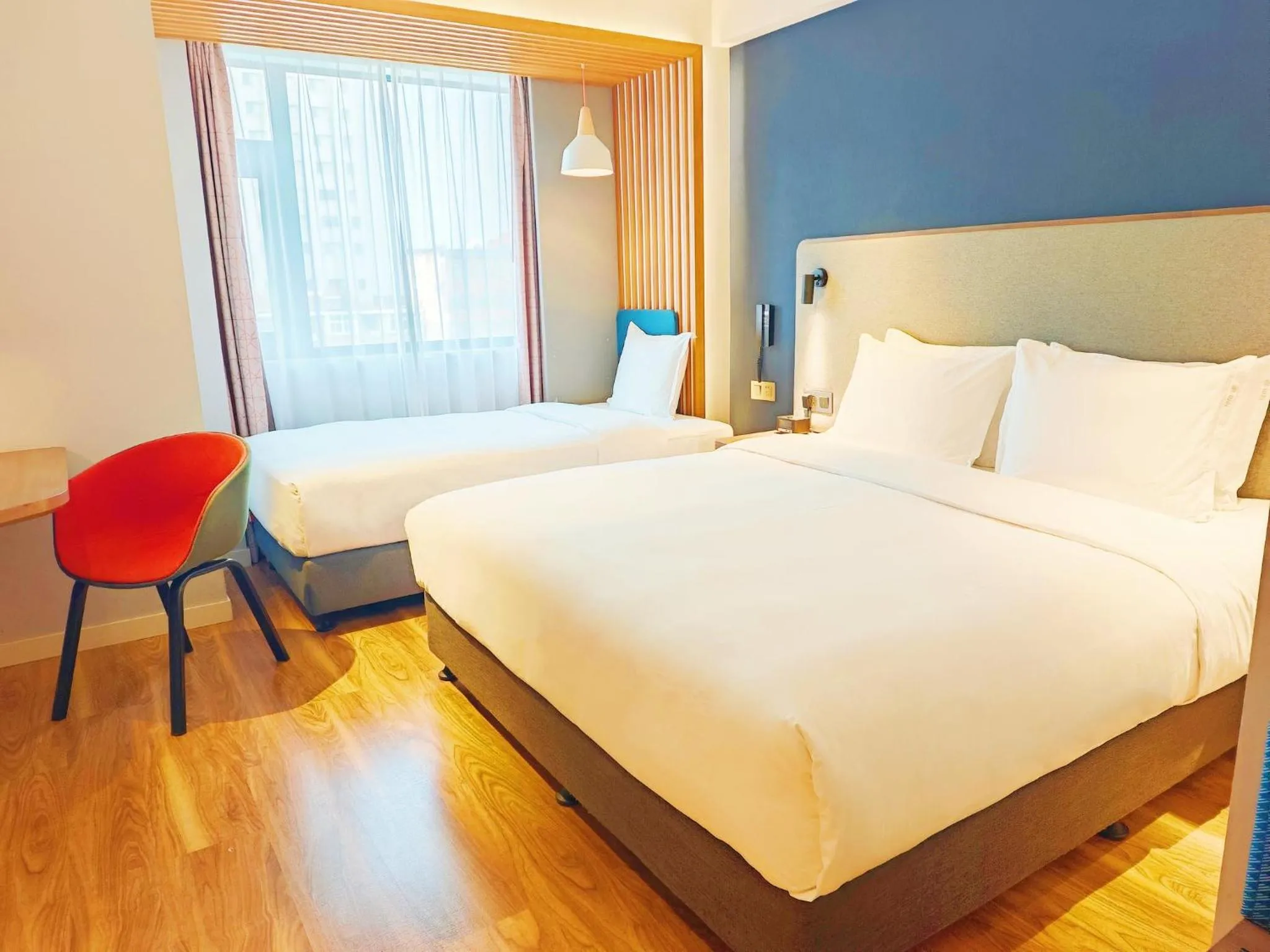 Photo of the whole room, Bed in Holiday Inn Express Xi'an Ancient Town West by IHG