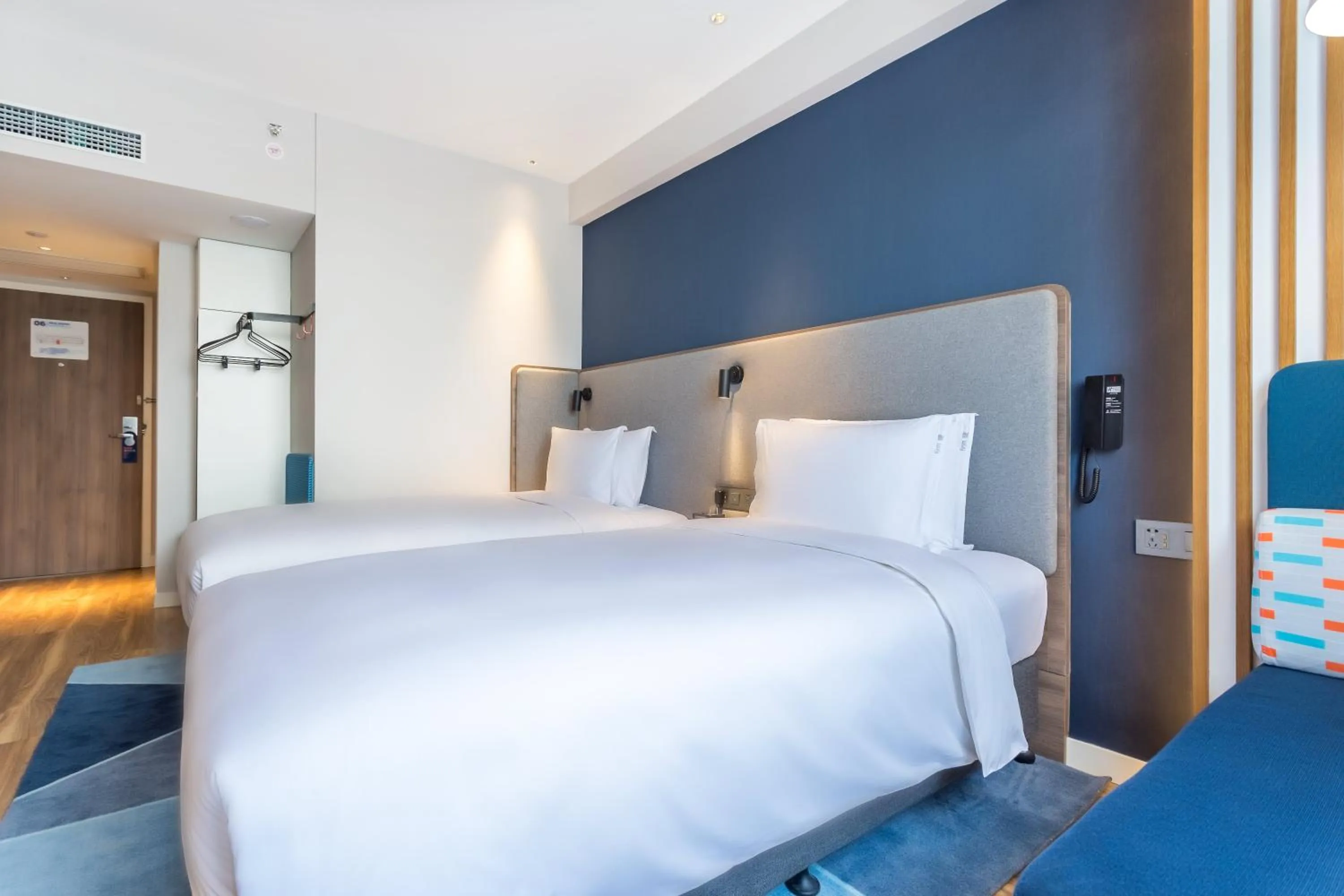 Photo of the whole room, Bed in Holiday Inn Express Xi'an Ancient Town West by IHG