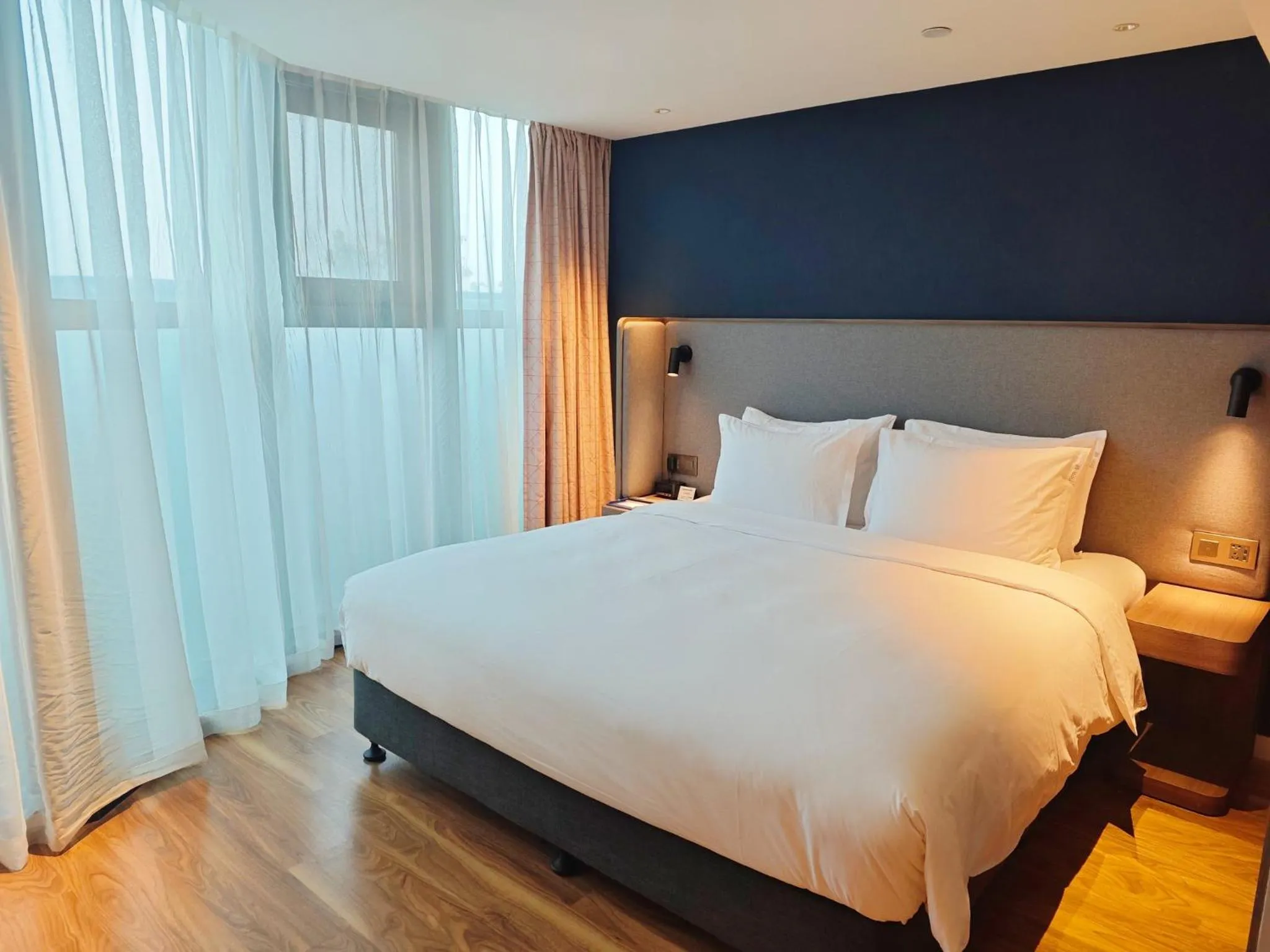 Photo of the whole room, Bed in Holiday Inn Express Xi'an Ancient Town West by IHG