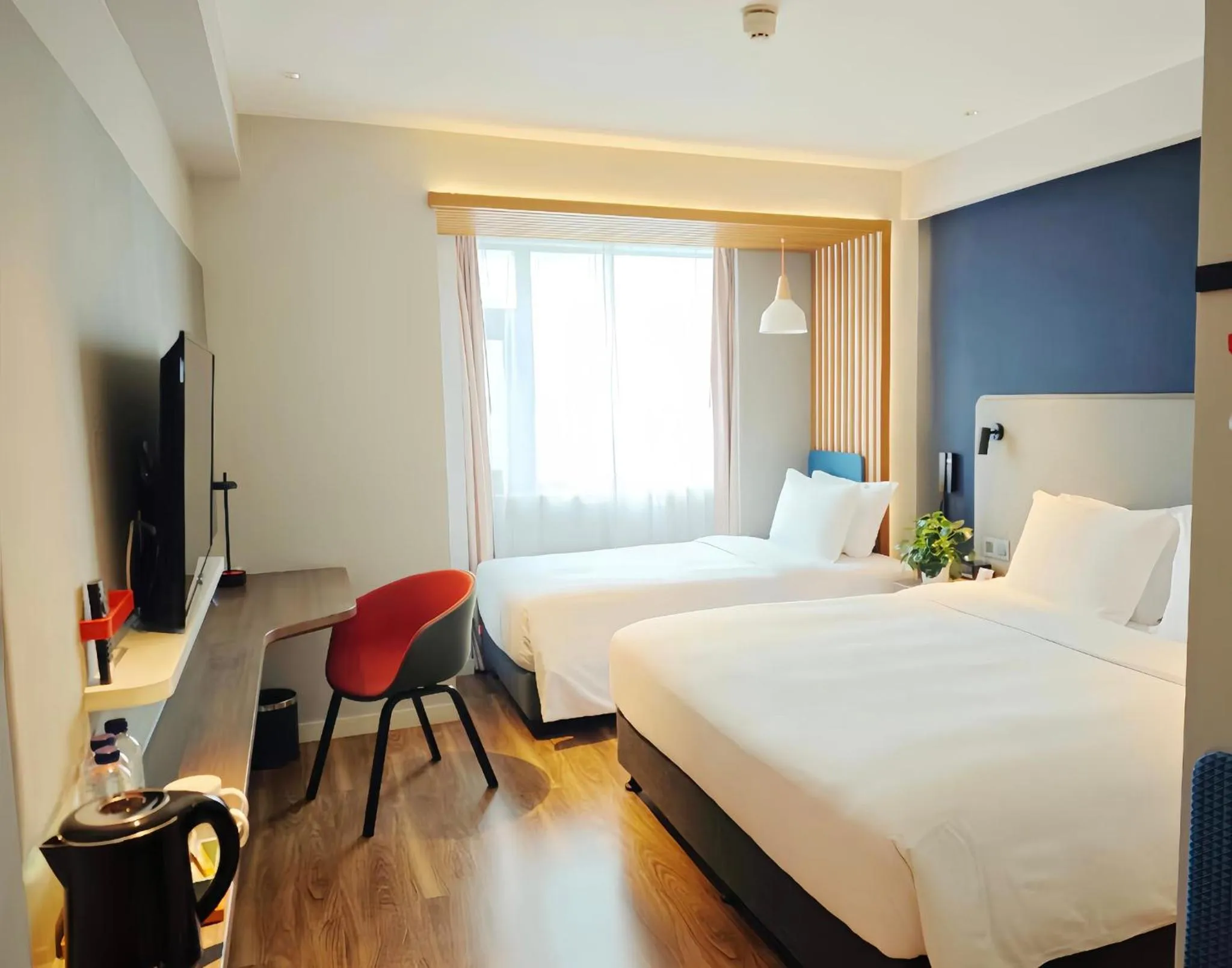 Photo of the whole room, Bed in Holiday Inn Express Xi'an Ancient Town West by IHG