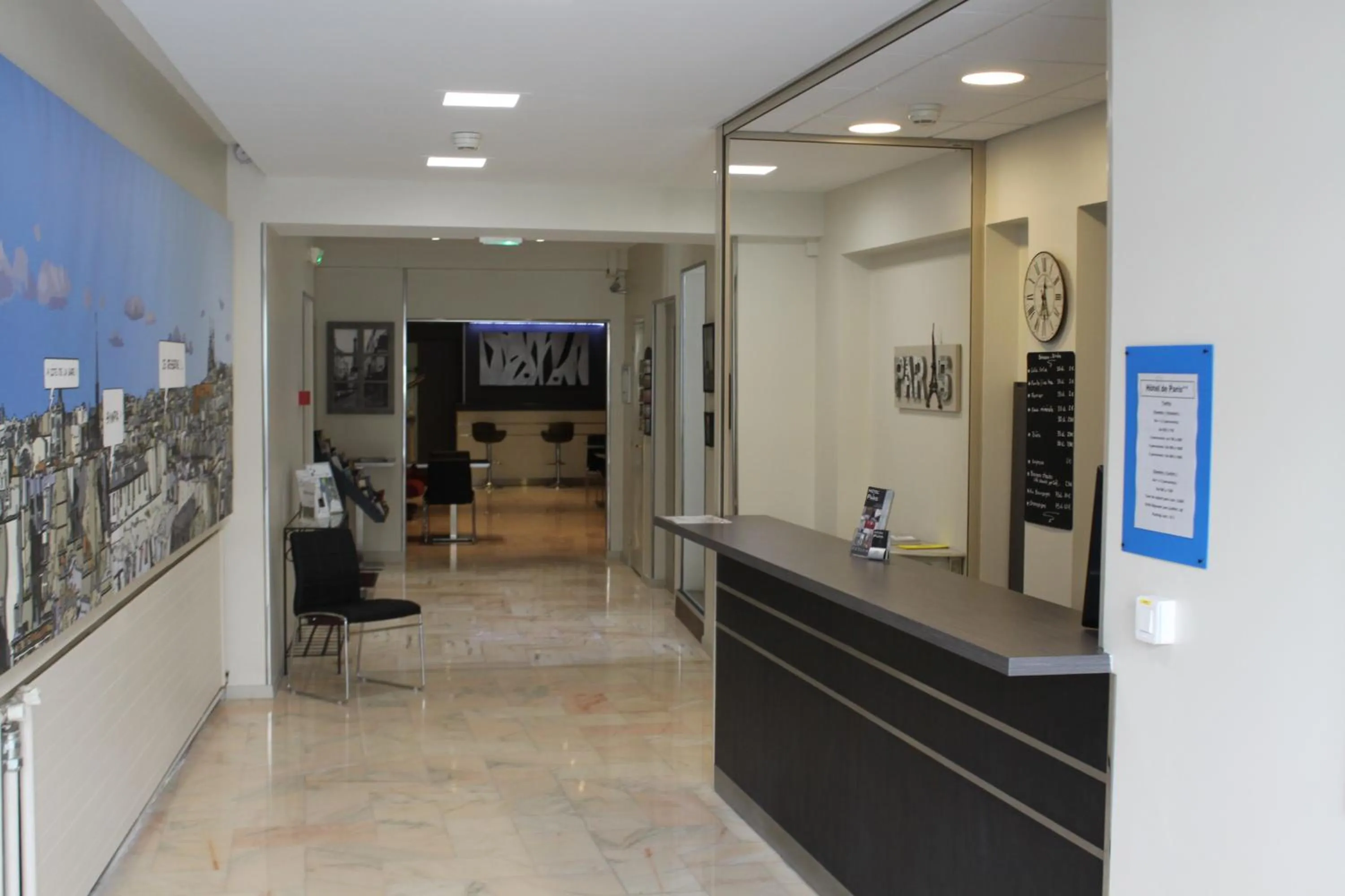 Lobby or reception in Hôtel de Paris - Dijon Centre Gare