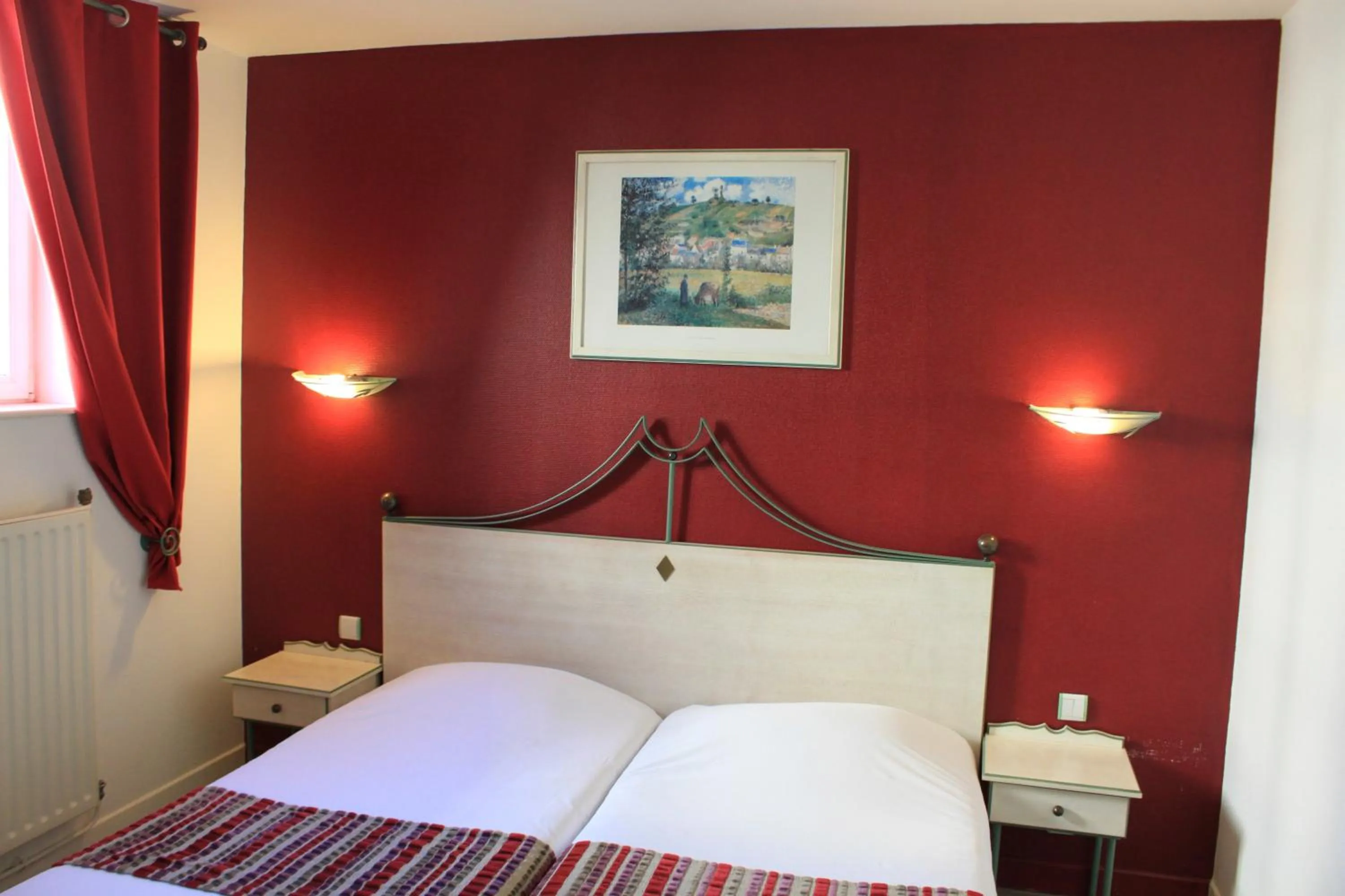 Bed in Hôtel de Paris - Dijon Centre Gare