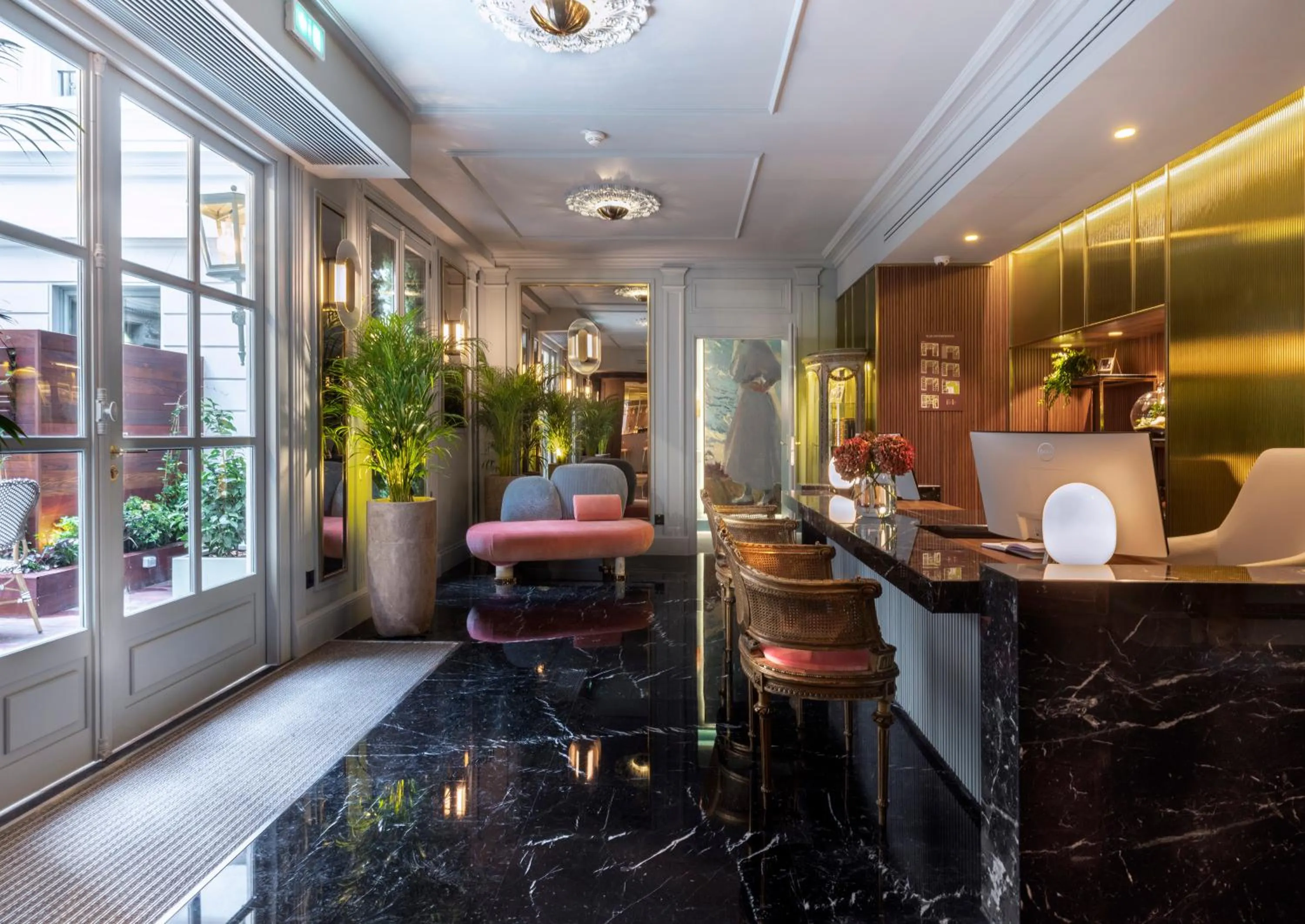 Lobby or reception in Maison Colbert Member of Meliá Collection Notre-Dame