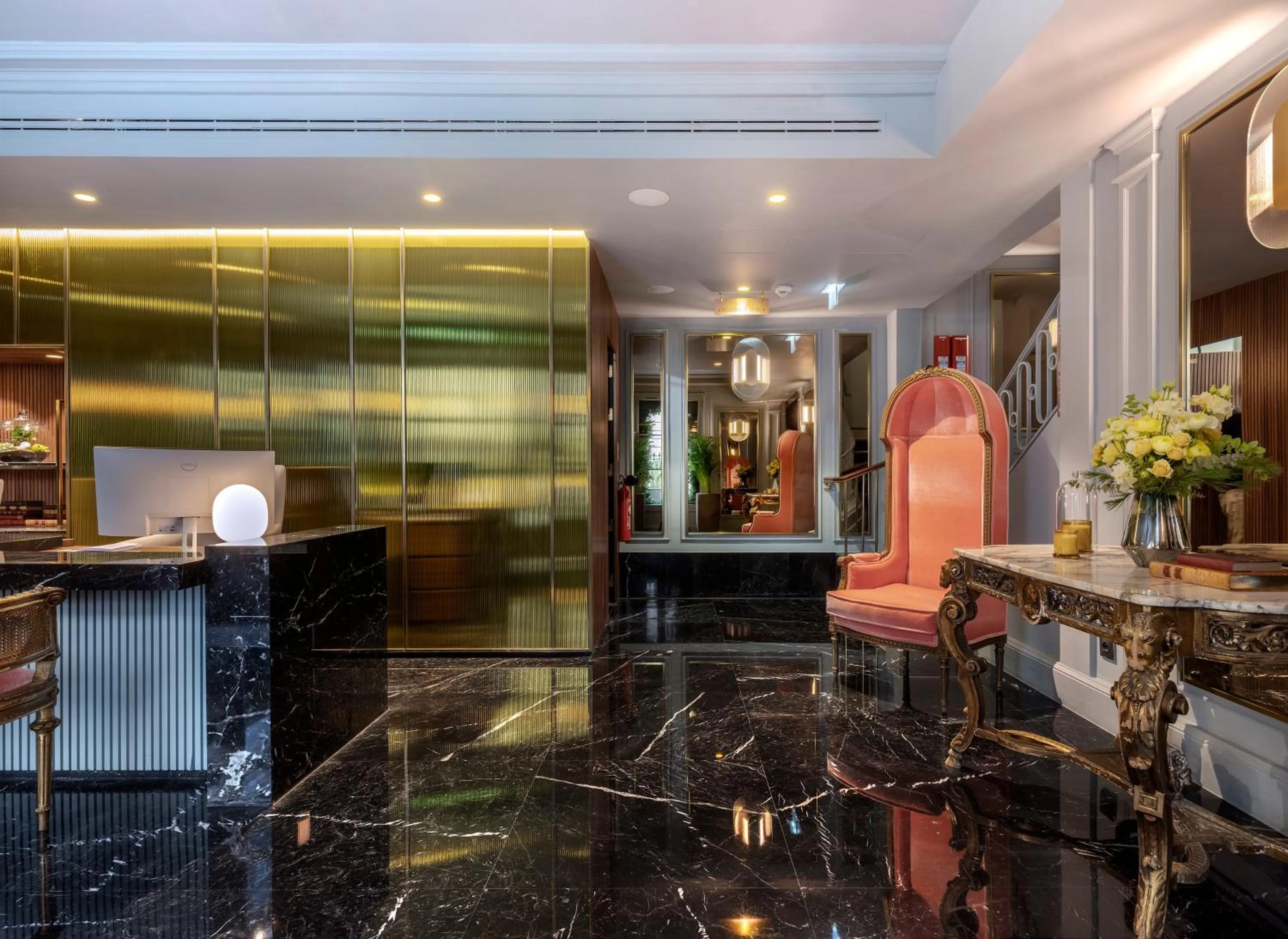 Lobby or reception in Maison Colbert Member of Meliá Collection Notre-Dame