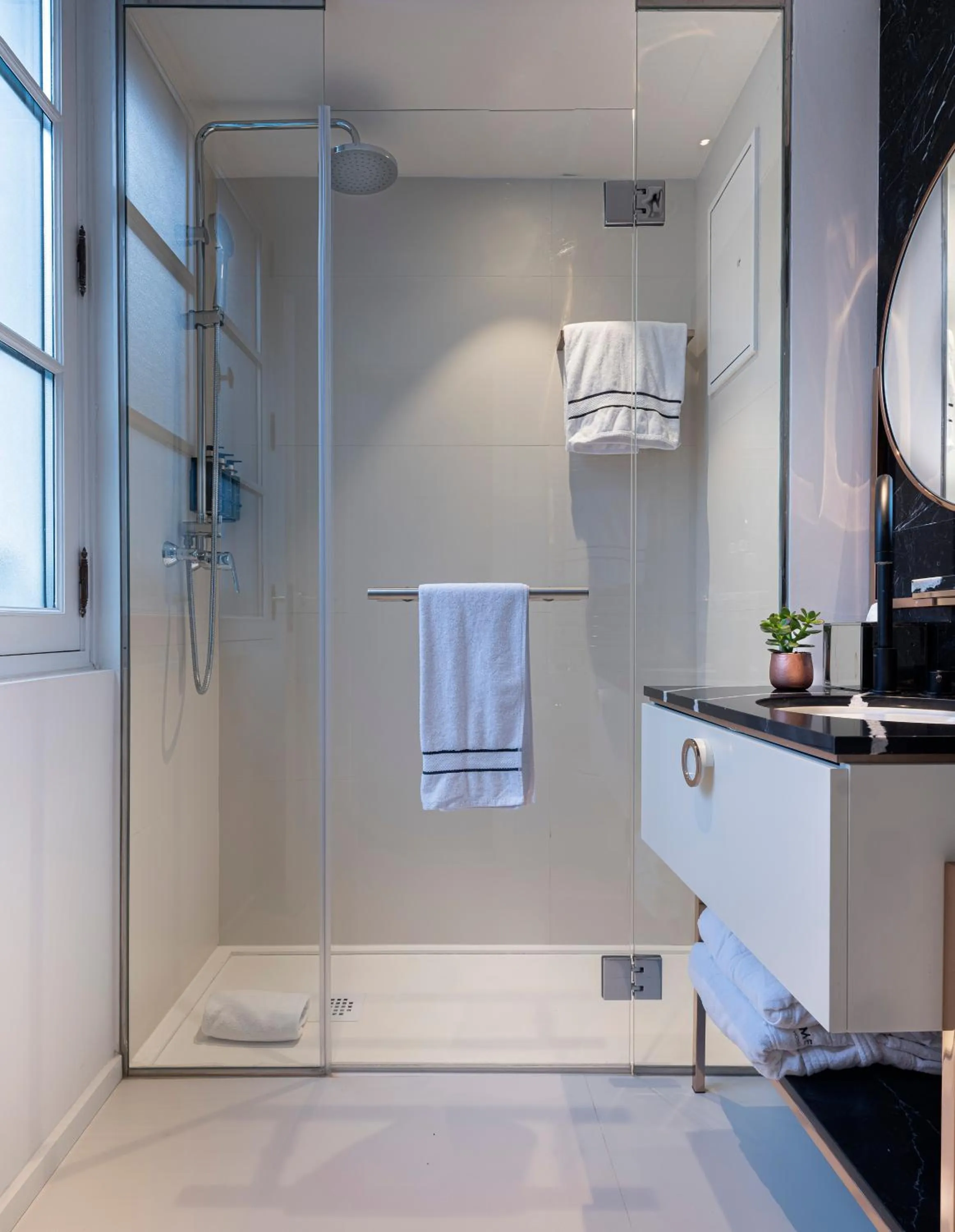 Bathroom in Maison Colbert Member of Meliá Collection Notre-Dame