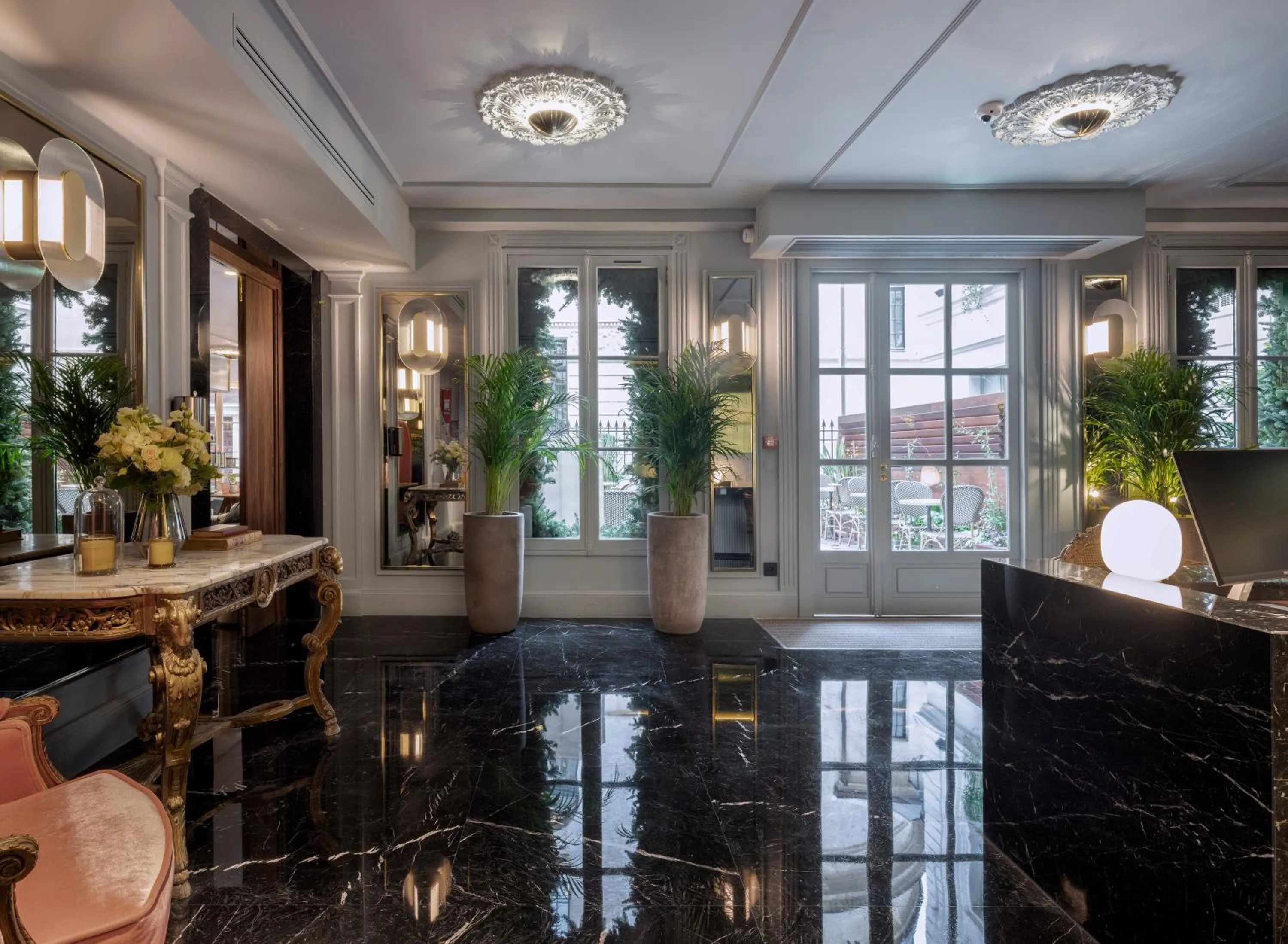 Lobby or reception in Maison Colbert Member of Meliá Collection Notre-Dame