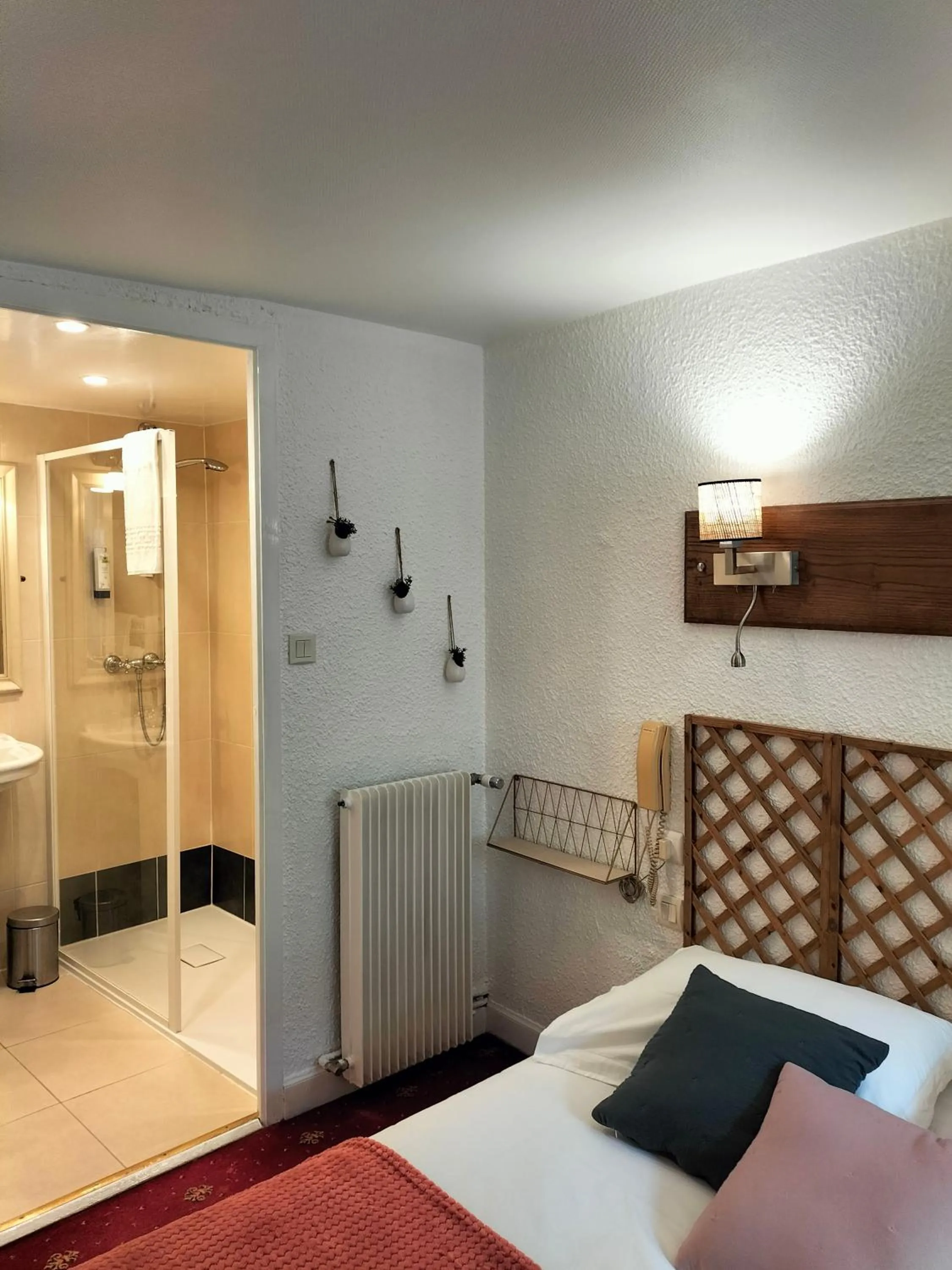 Photo of the whole room, Bed in Logis HOTEL RESTAURANT La Régence