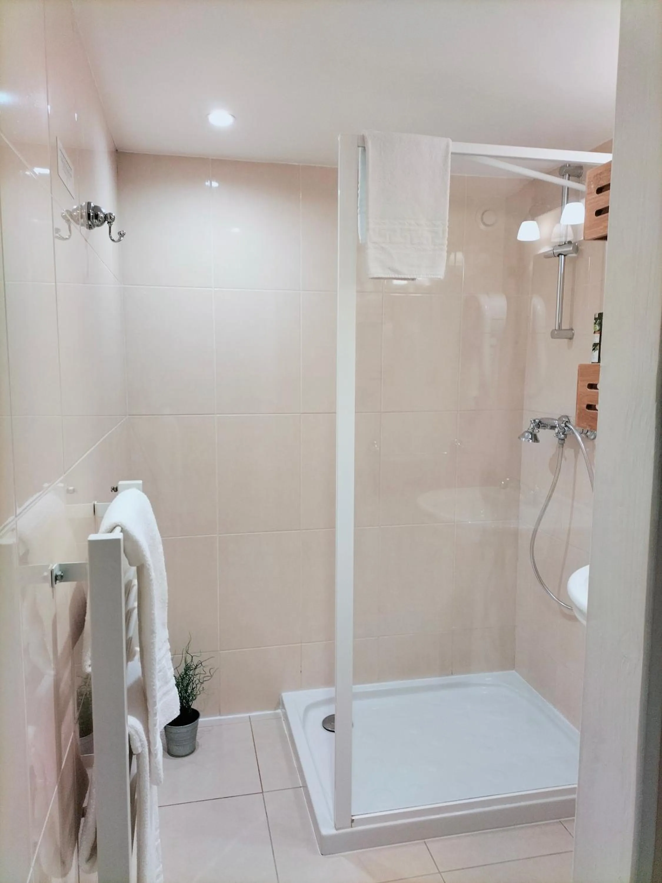 Bathroom in Logis HOTEL RESTAURANT La Régence