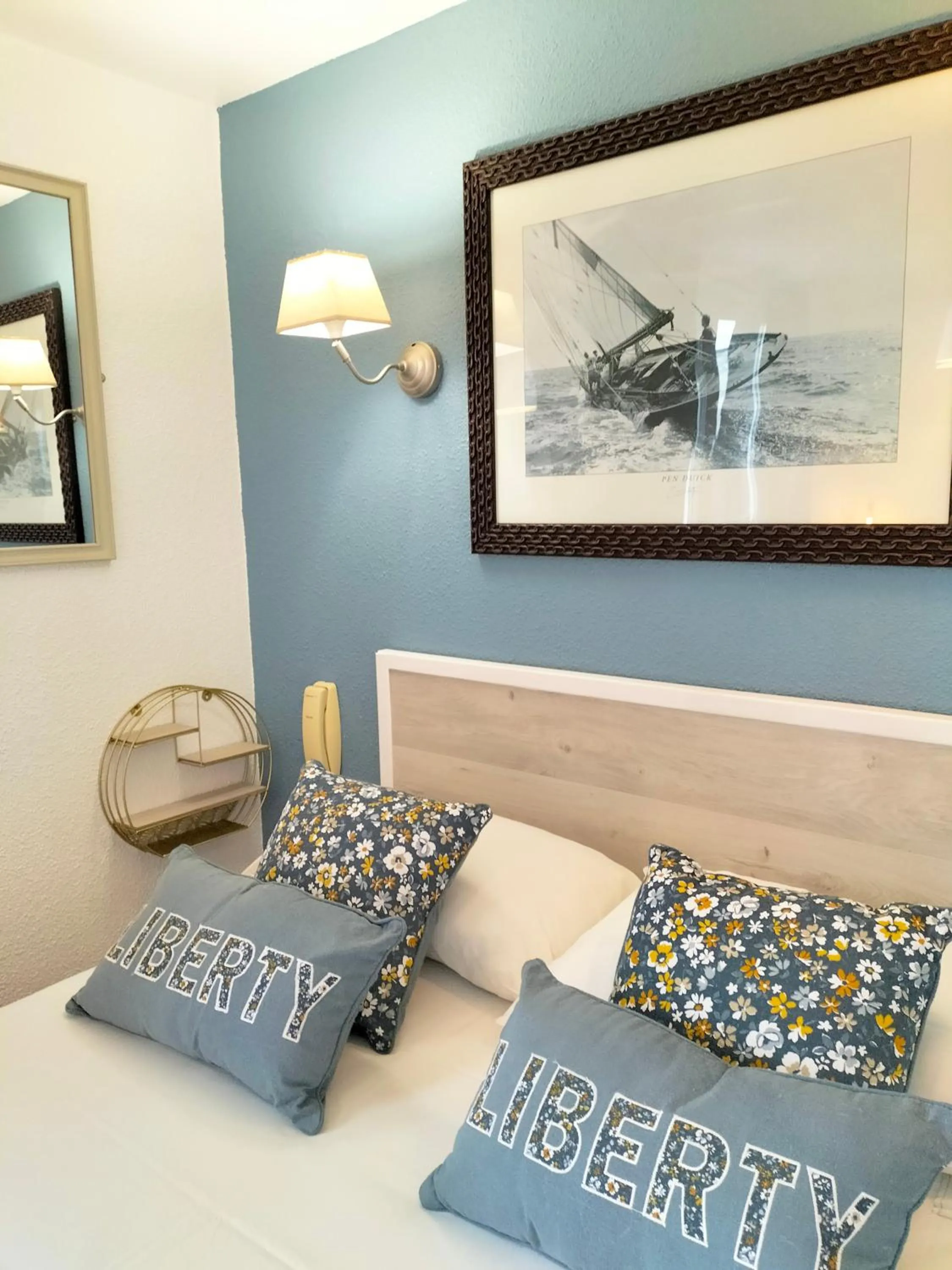 Bedroom, Bed in Logis HOTEL RESTAURANT La Régence