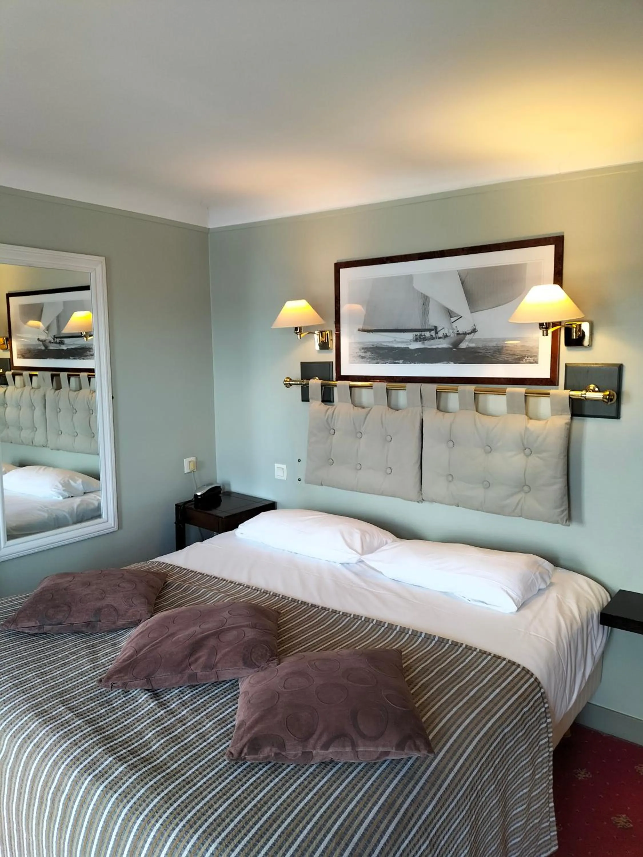 Photo of the whole room, Bed in Logis HOTEL RESTAURANT La Régence