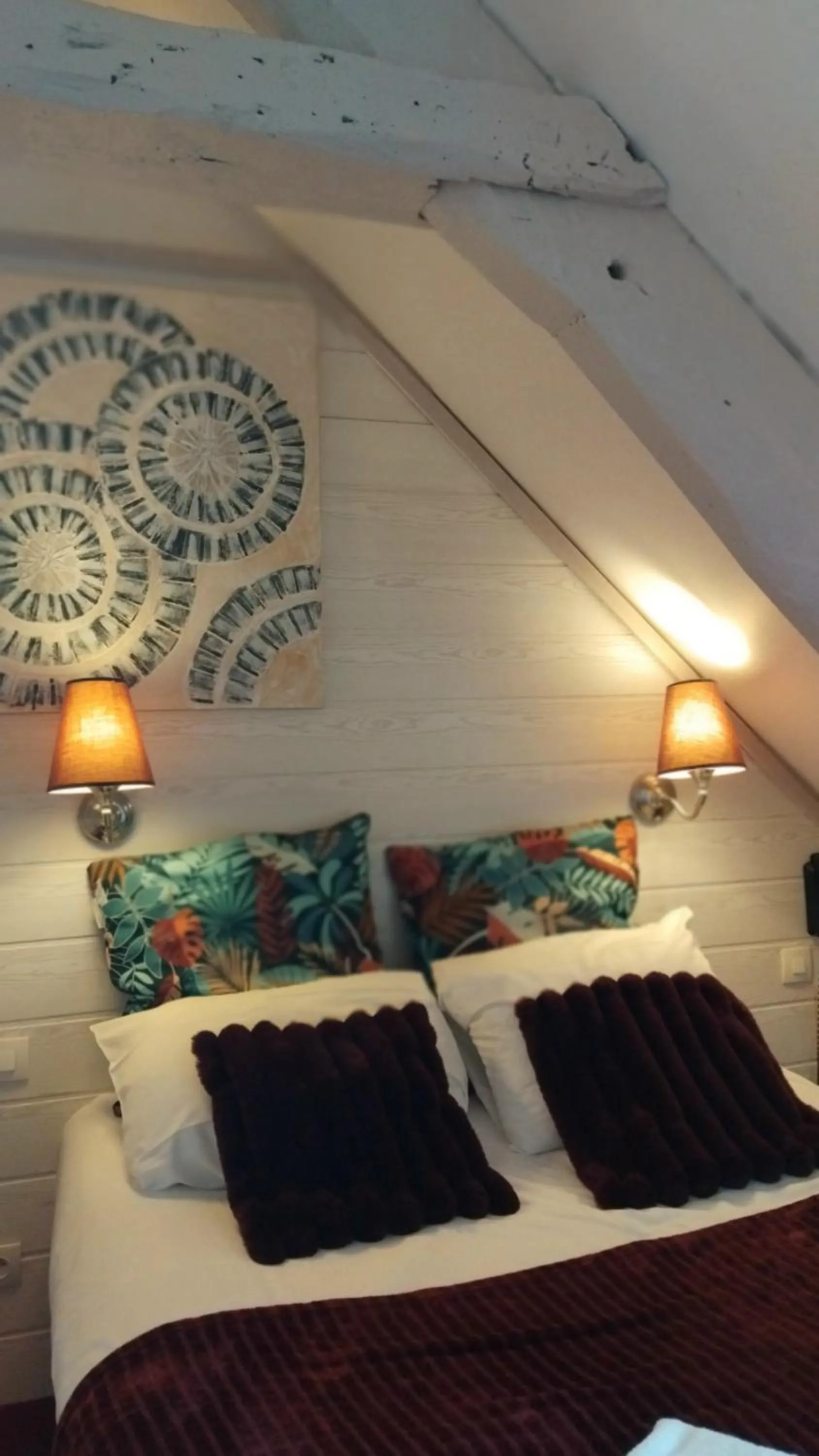 Property building, Bed in Logis HOTEL RESTAURANT La Régence