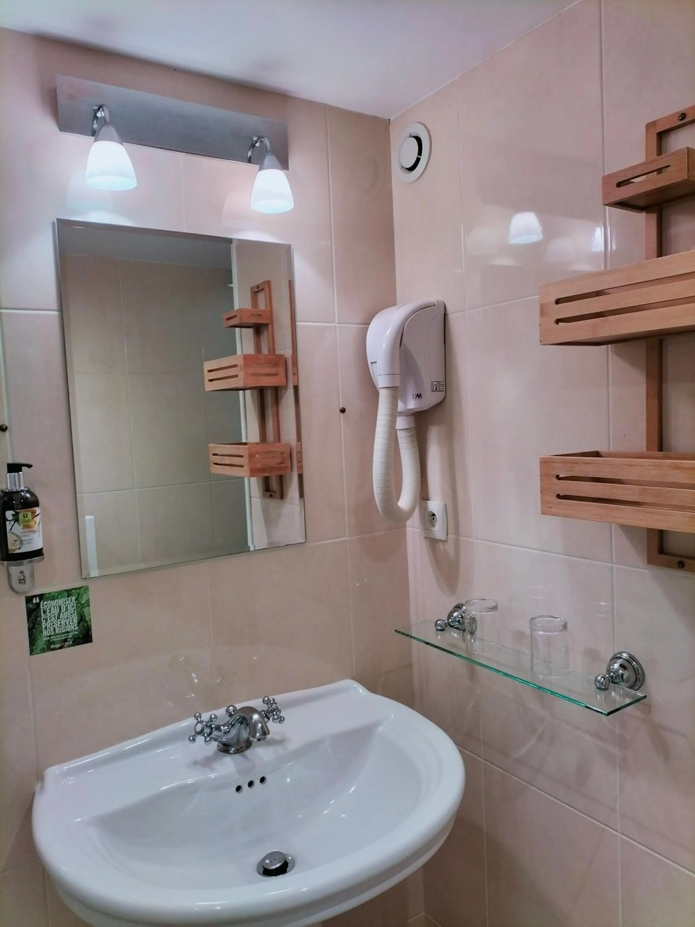 Bathroom in Logis HOTEL RESTAURANT La Régence