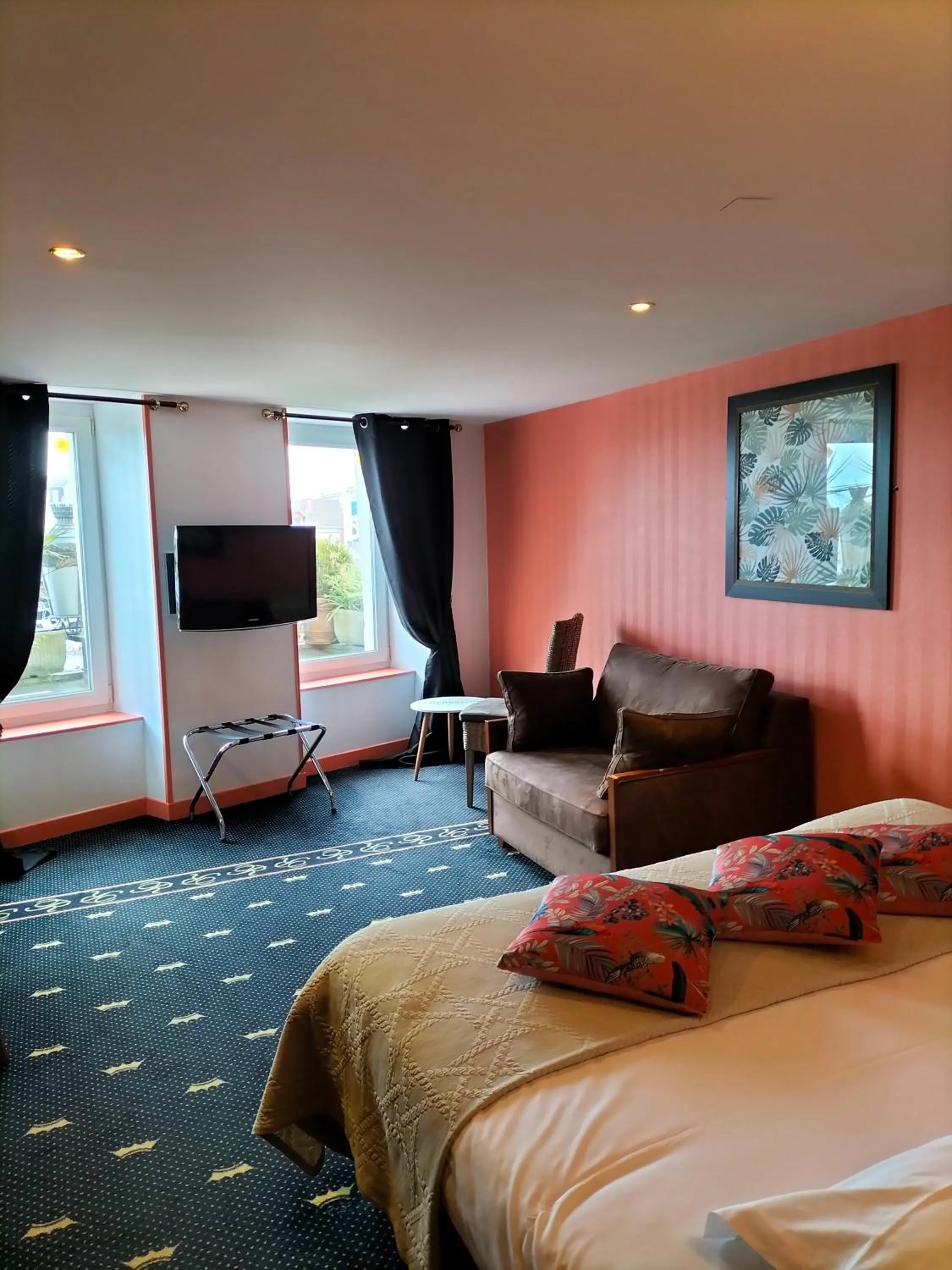 Photo of the whole room, Bed in Logis HOTEL RESTAURANT La Régence