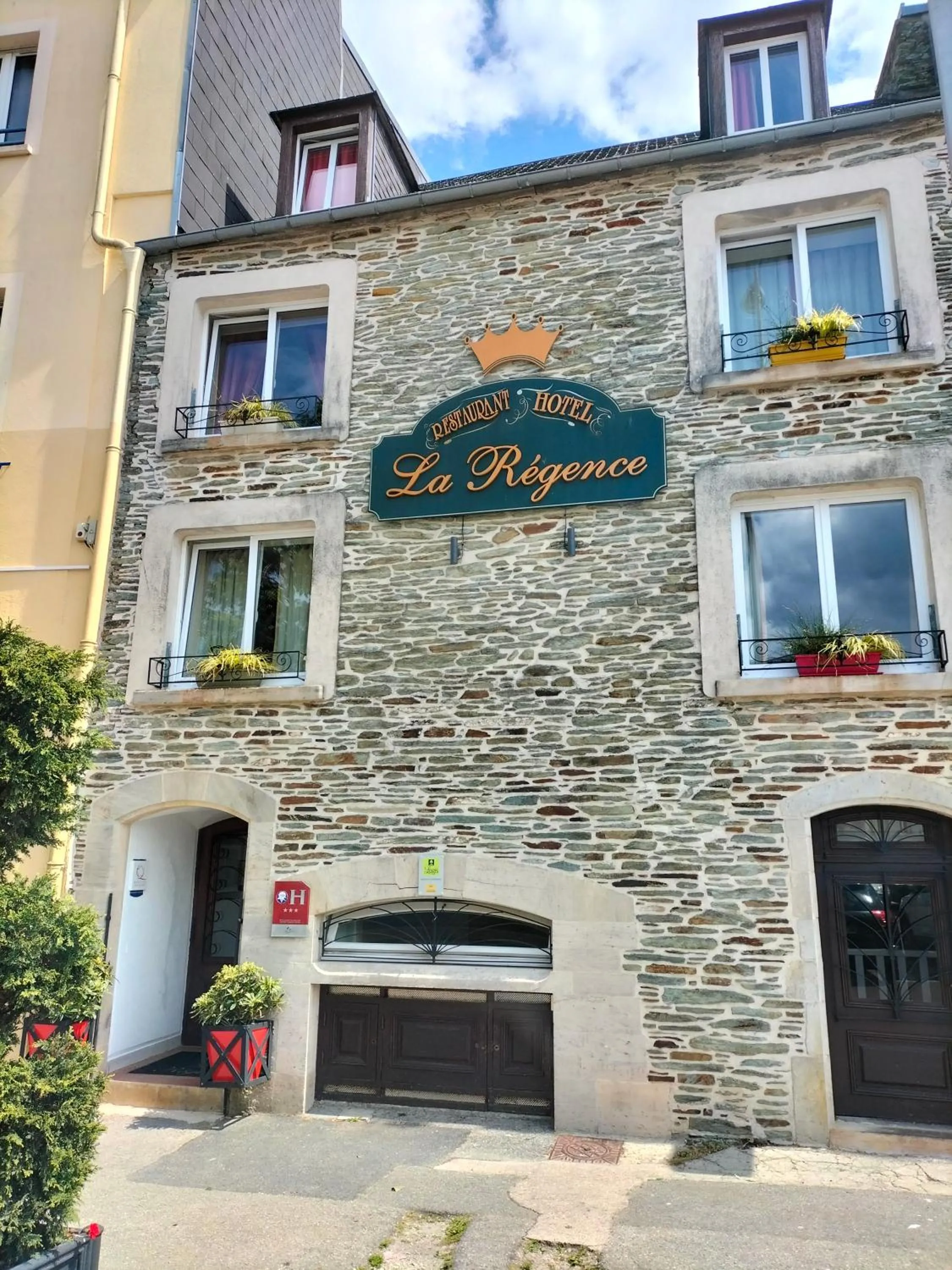Property building in Logis HOTEL RESTAURANT La Régence