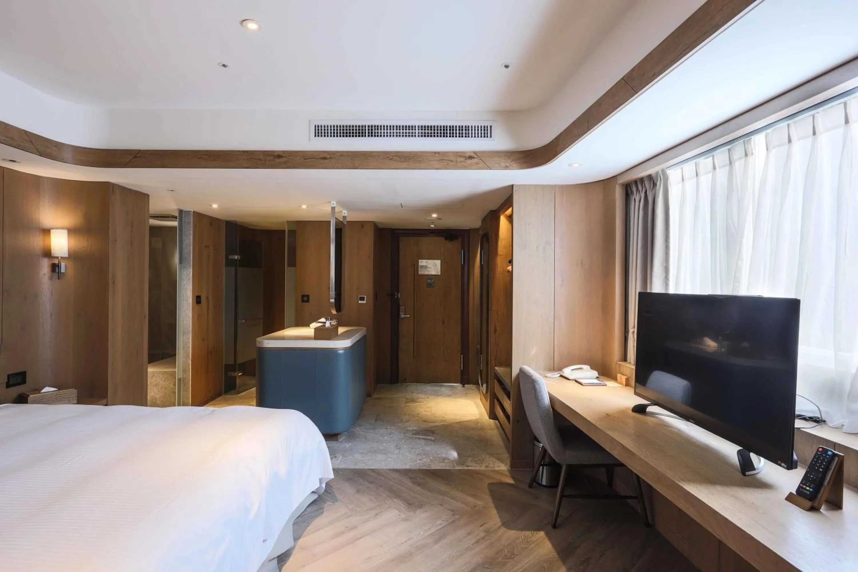 Photo of the whole room, Bed in Hotel Royal Chihpin