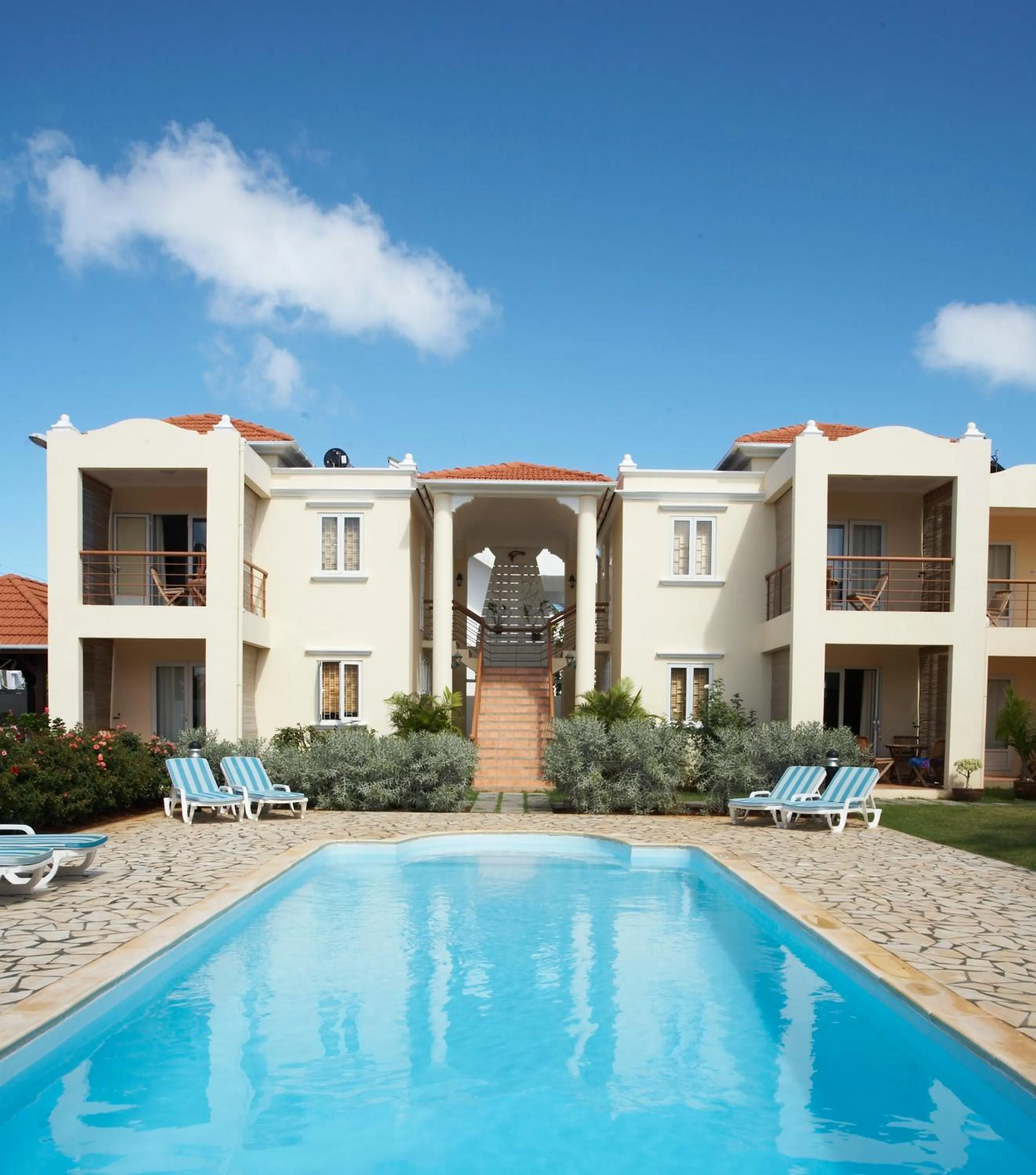 Facade/entrance in La Pointe Villas