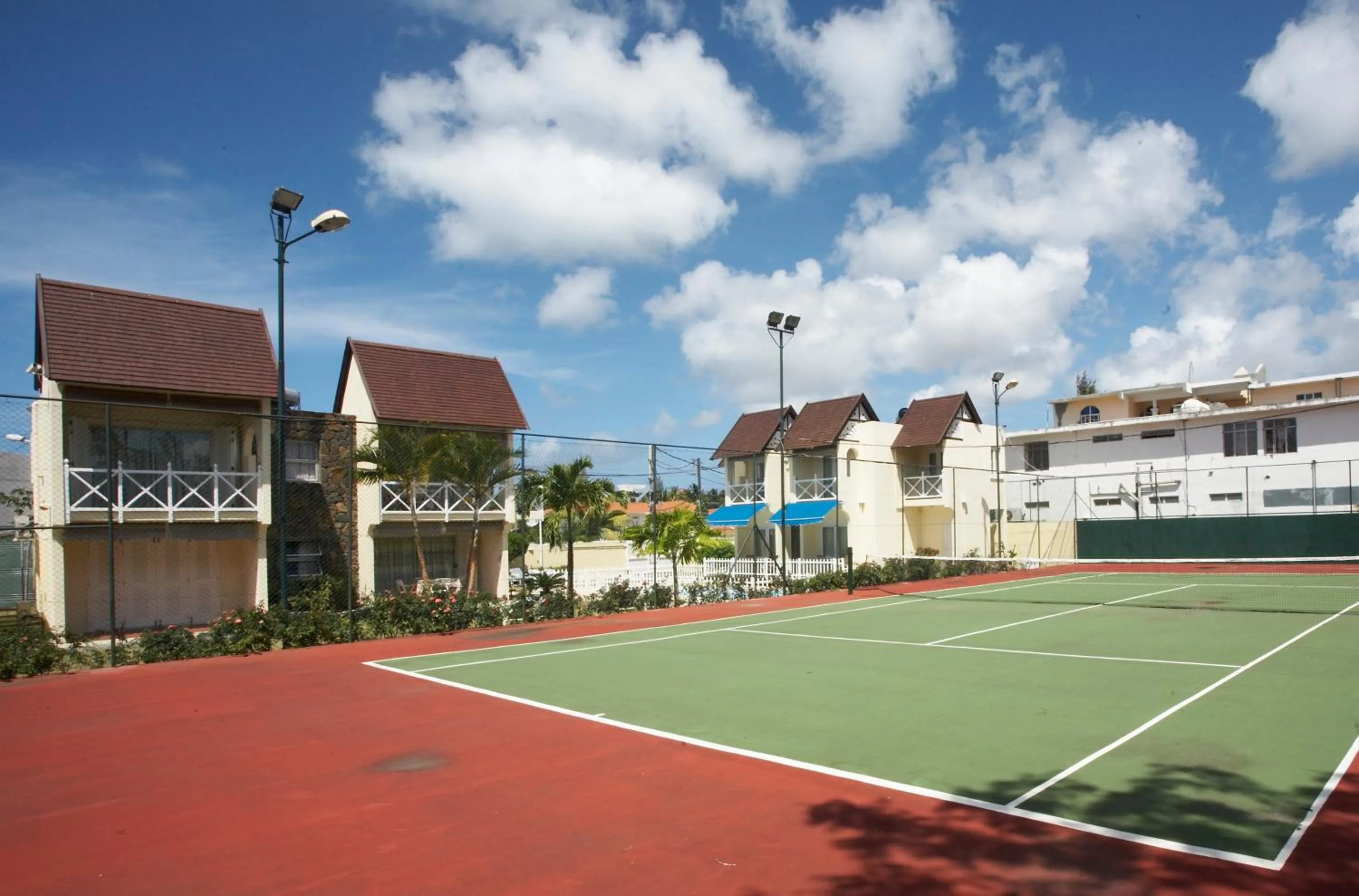 Tennis court in La Pointe Villas