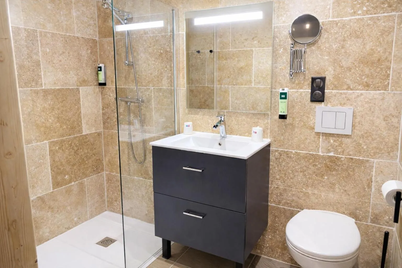 Logis Hôtel-Restaurant Au Vieux Morvan, au cœur de la Bourgogne, Piscine & Spa, Hôtel Climatisé