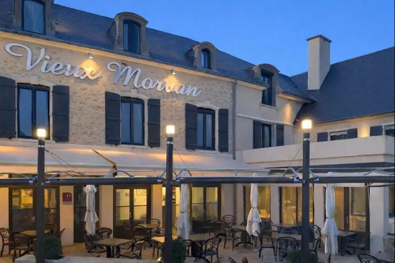 Facade/entrance in Logis Hôtel-Restaurant Au Vieux Morvan, au cœur de la Bourgogne, Piscine & Spa, Hôtel Climatisé