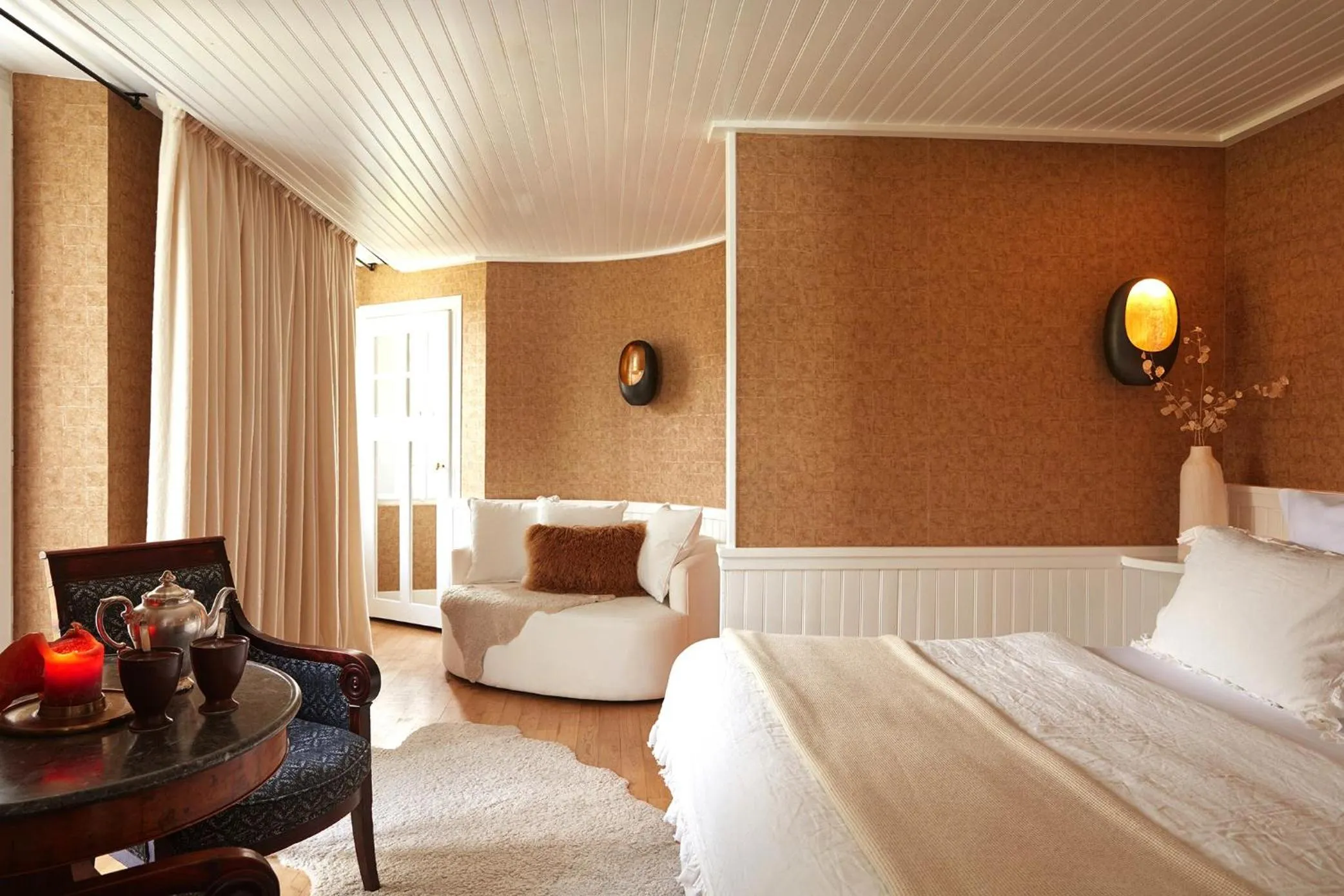 Bedroom, Bed in Grand Hotel Soleil d'Or