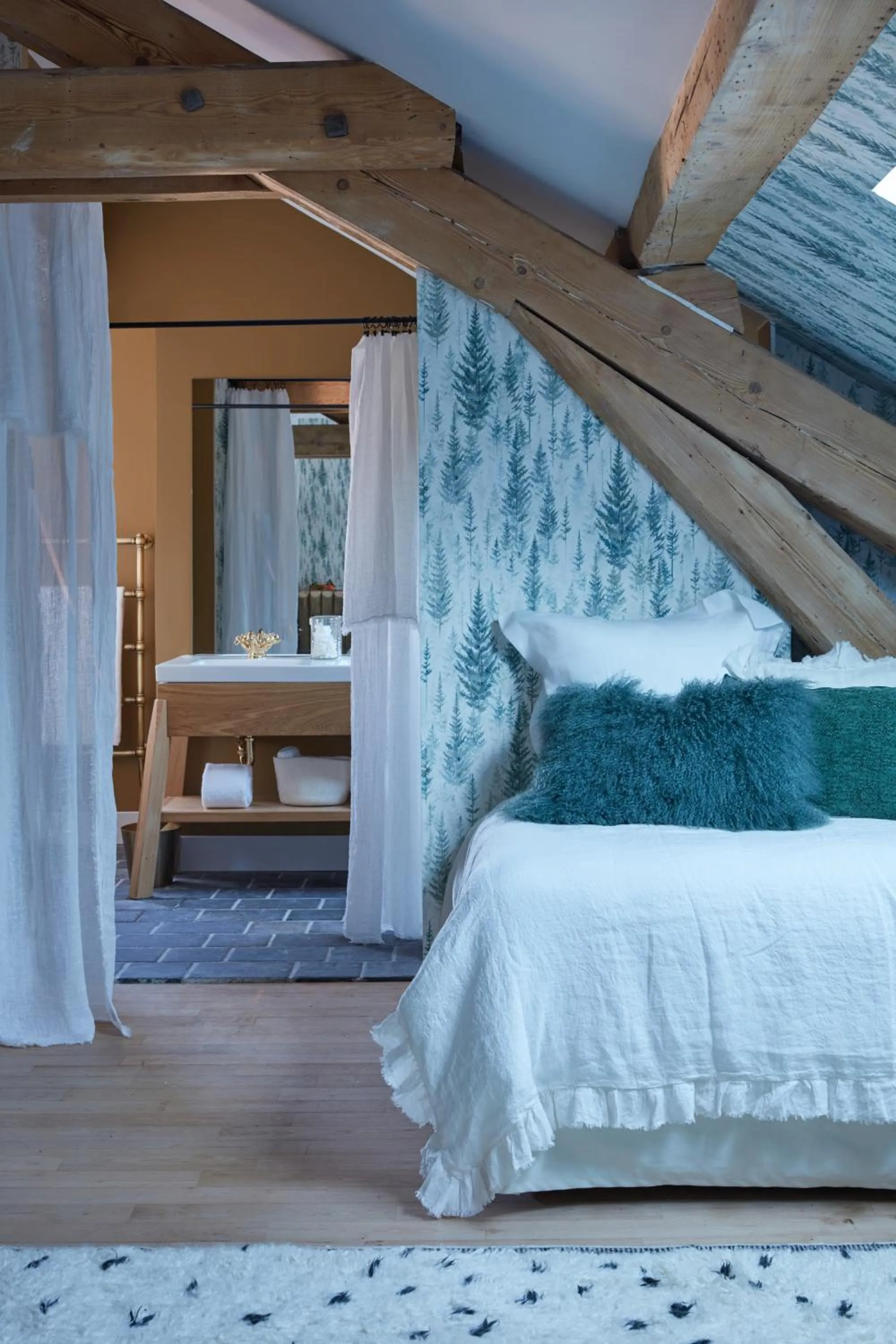 Bedroom, Bed in Grand Hotel Soleil d'Or