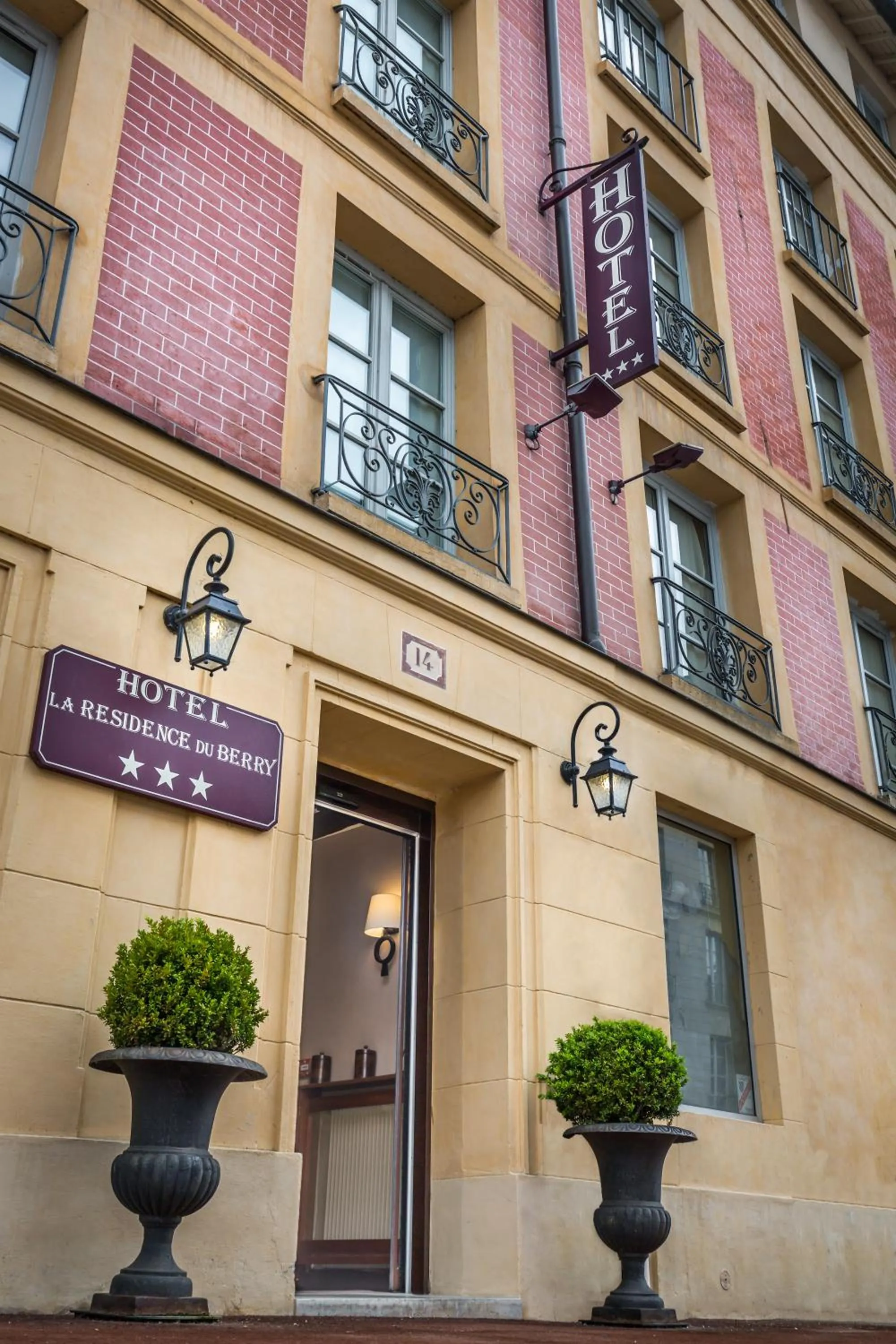 Facade/entrance in Hôtel La Résidence du Berry